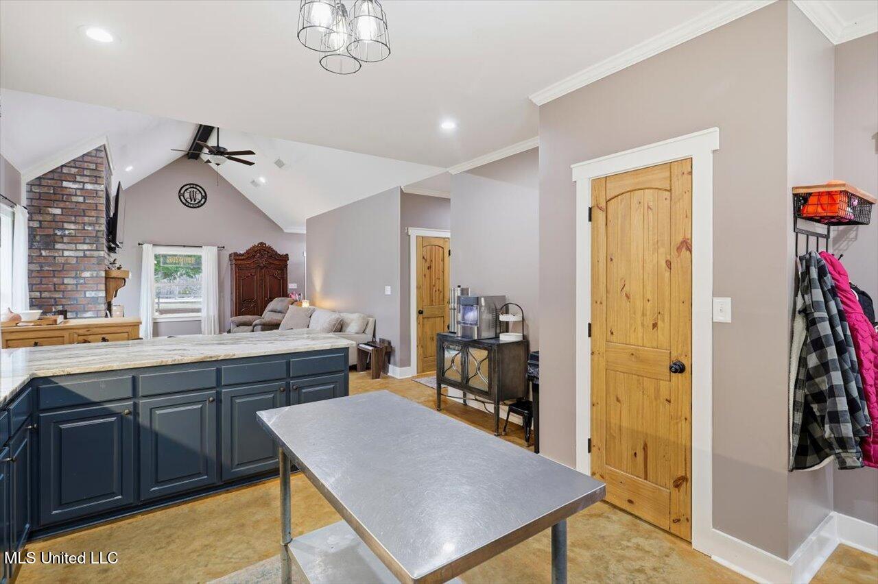 389 Moss Road Property Photo 8