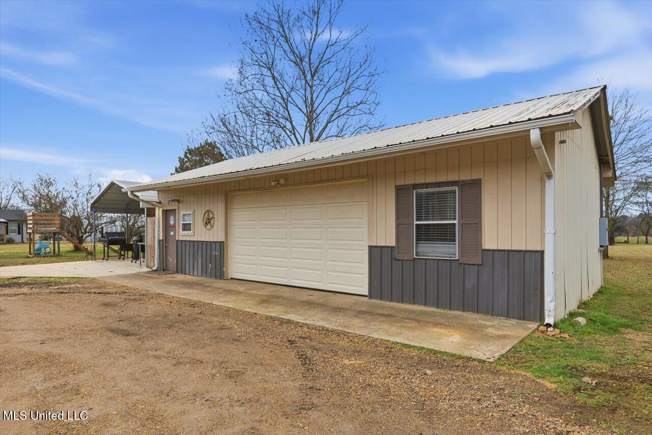 389 Moss Road Property Photo 28