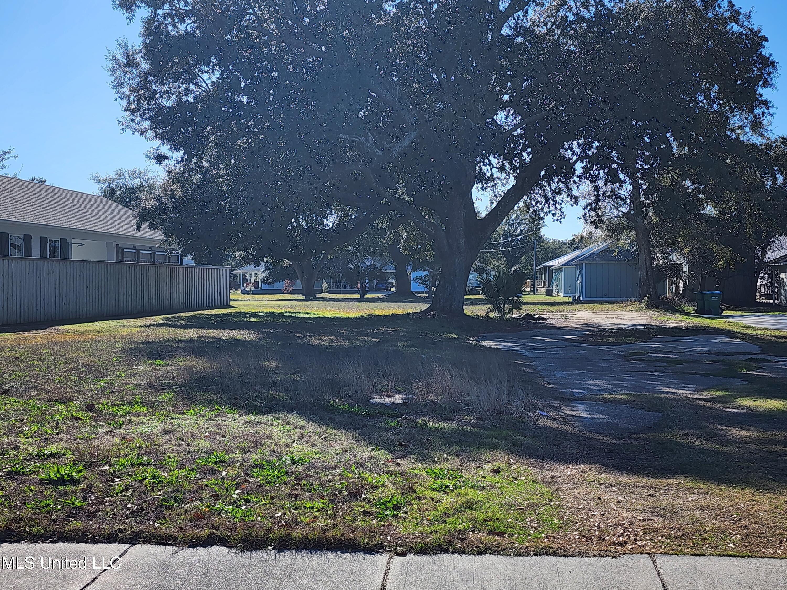 627 Hardy Avenue Property Photo 3