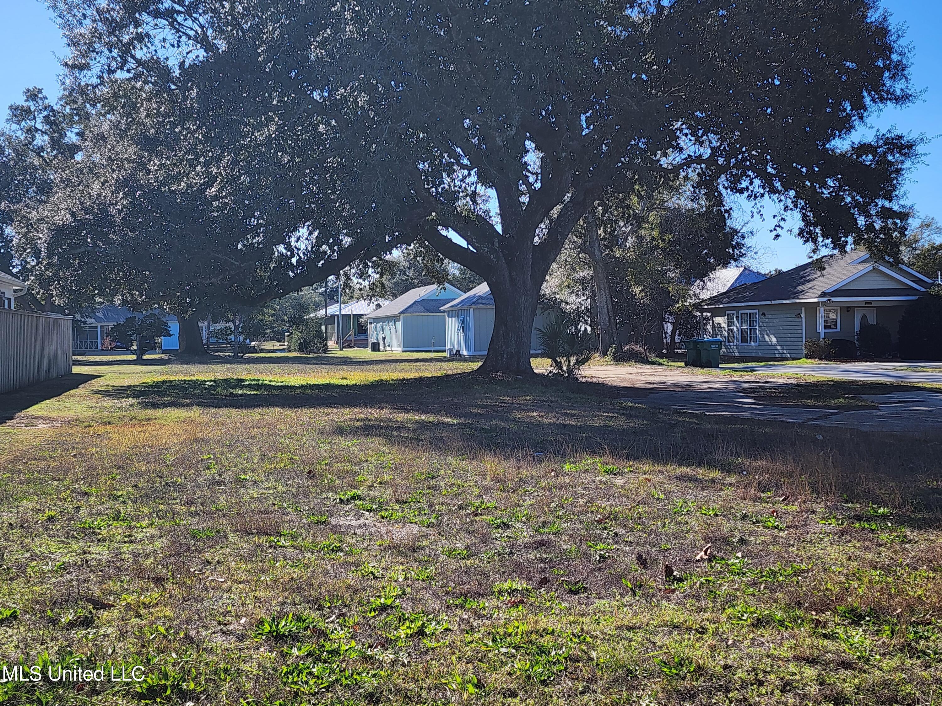 627 Hardy Avenue Property Photo 4