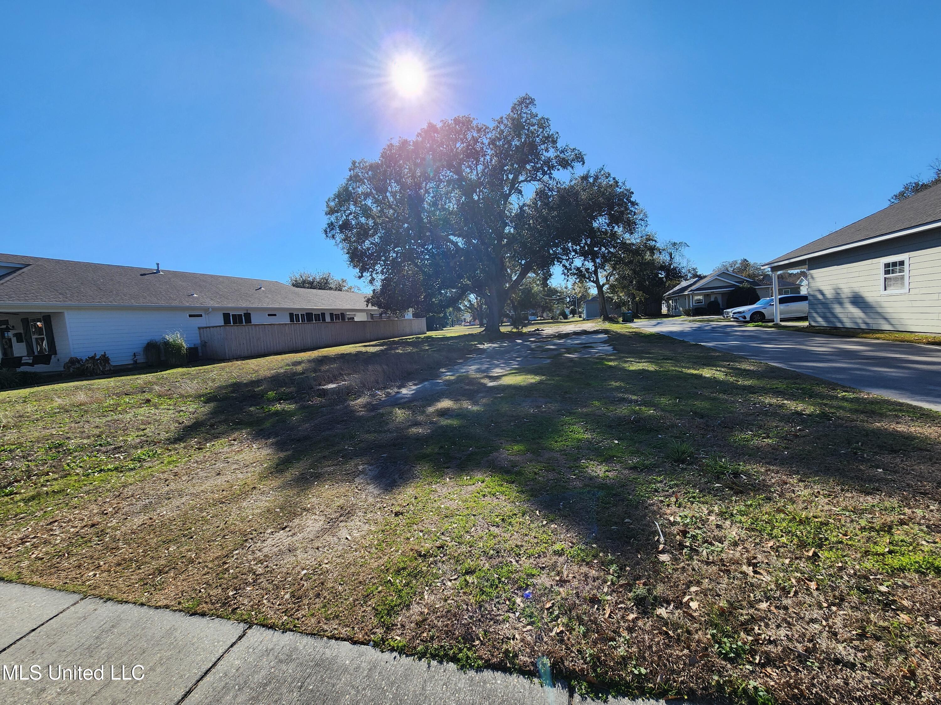 627 Hardy Avenue Property Photo 5