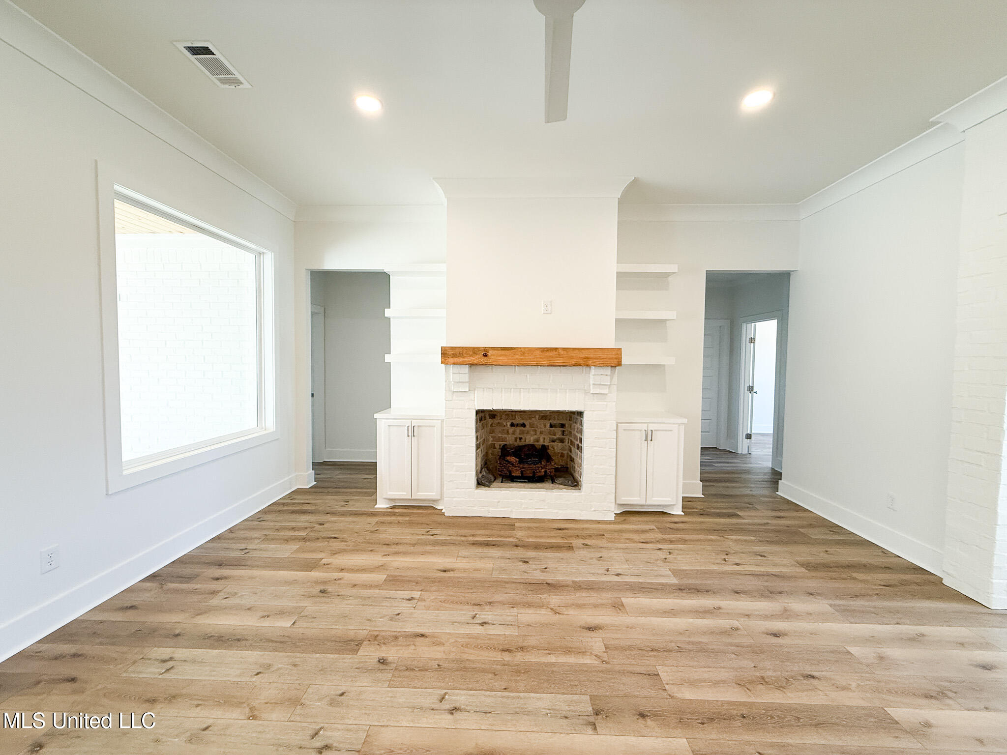 346 Oakville Circle Property Photo 3