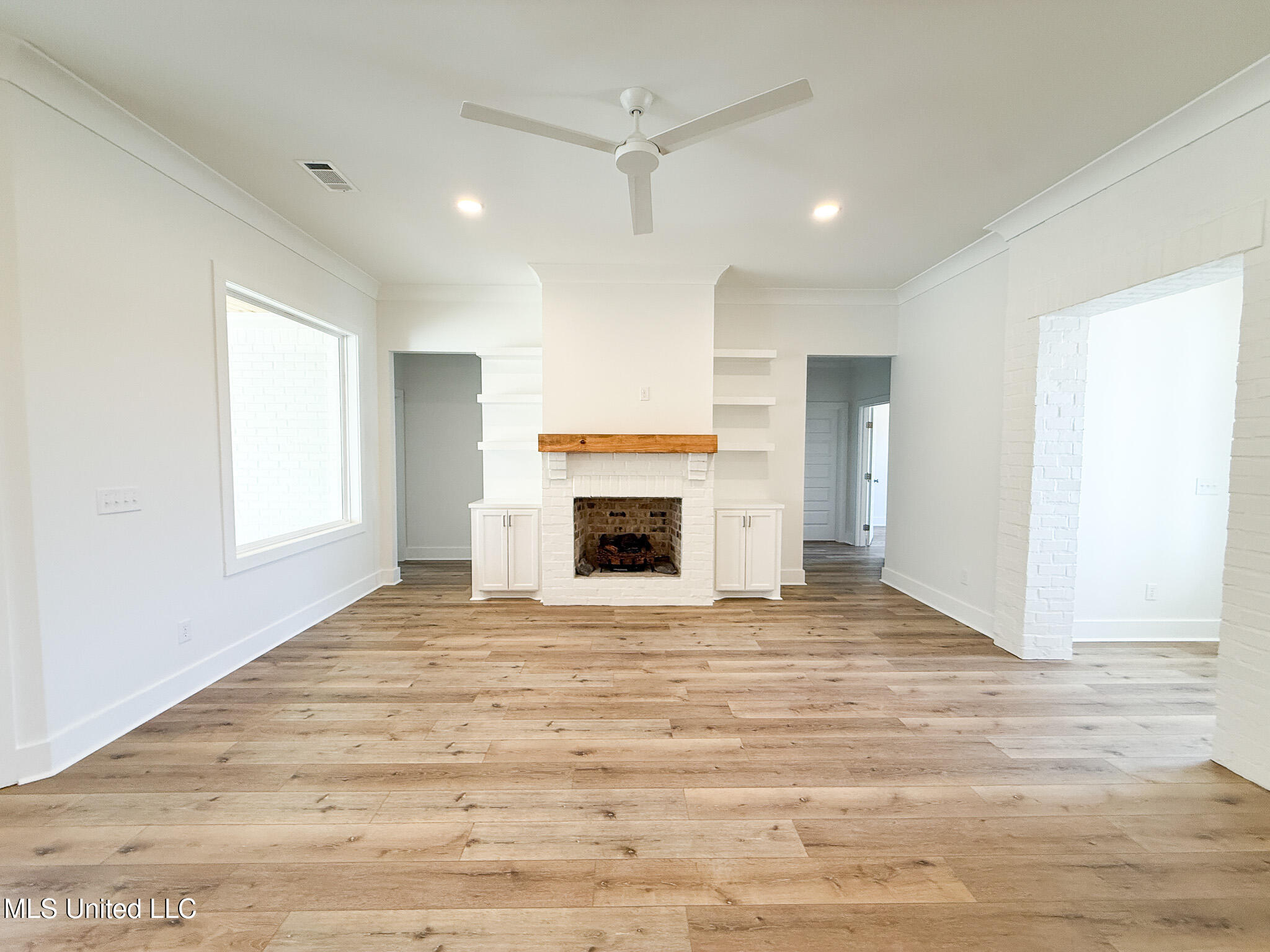 346 Oakville Circle Property Photo 4