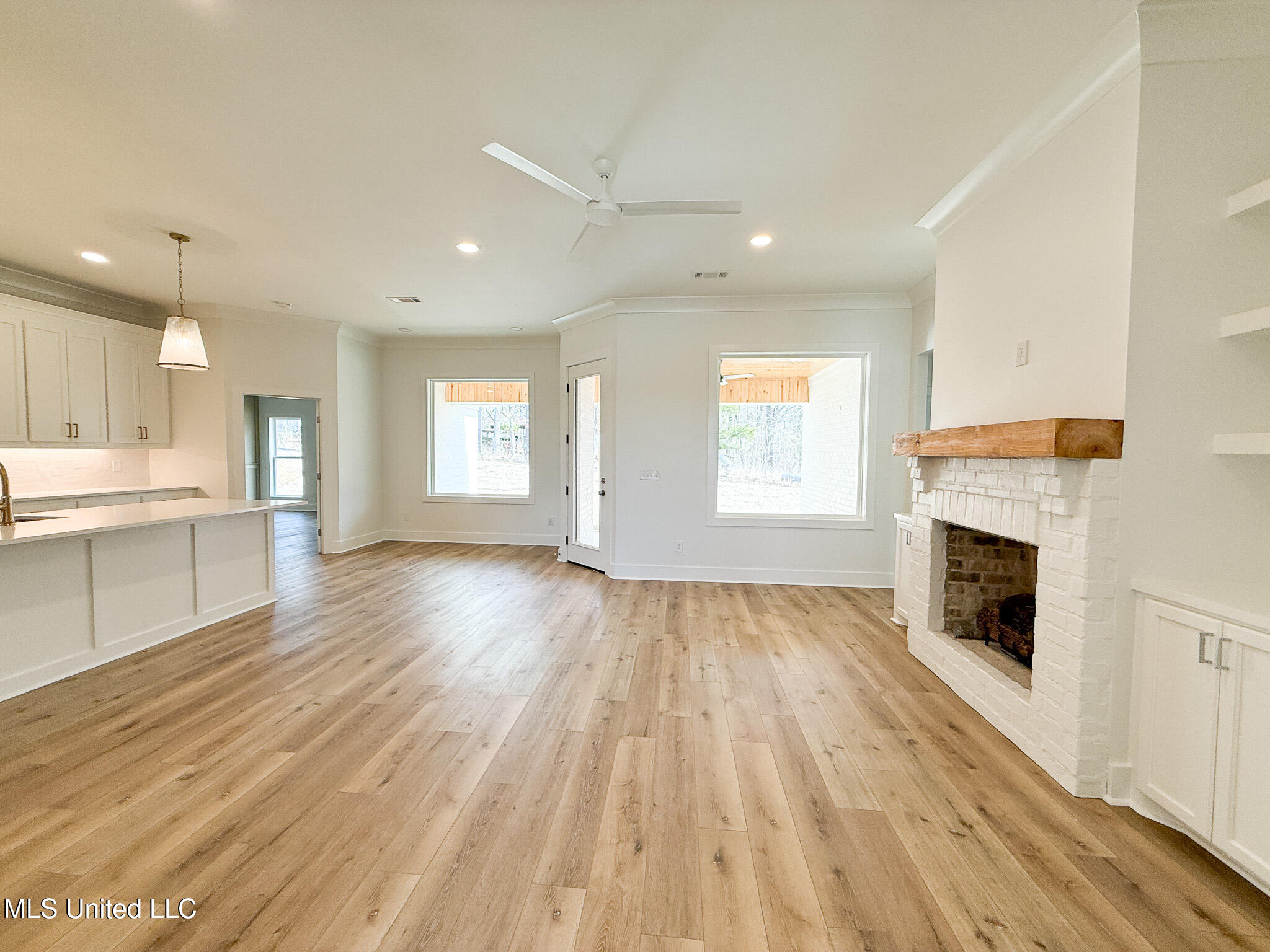 346 Oakville Circle Property Photo 5