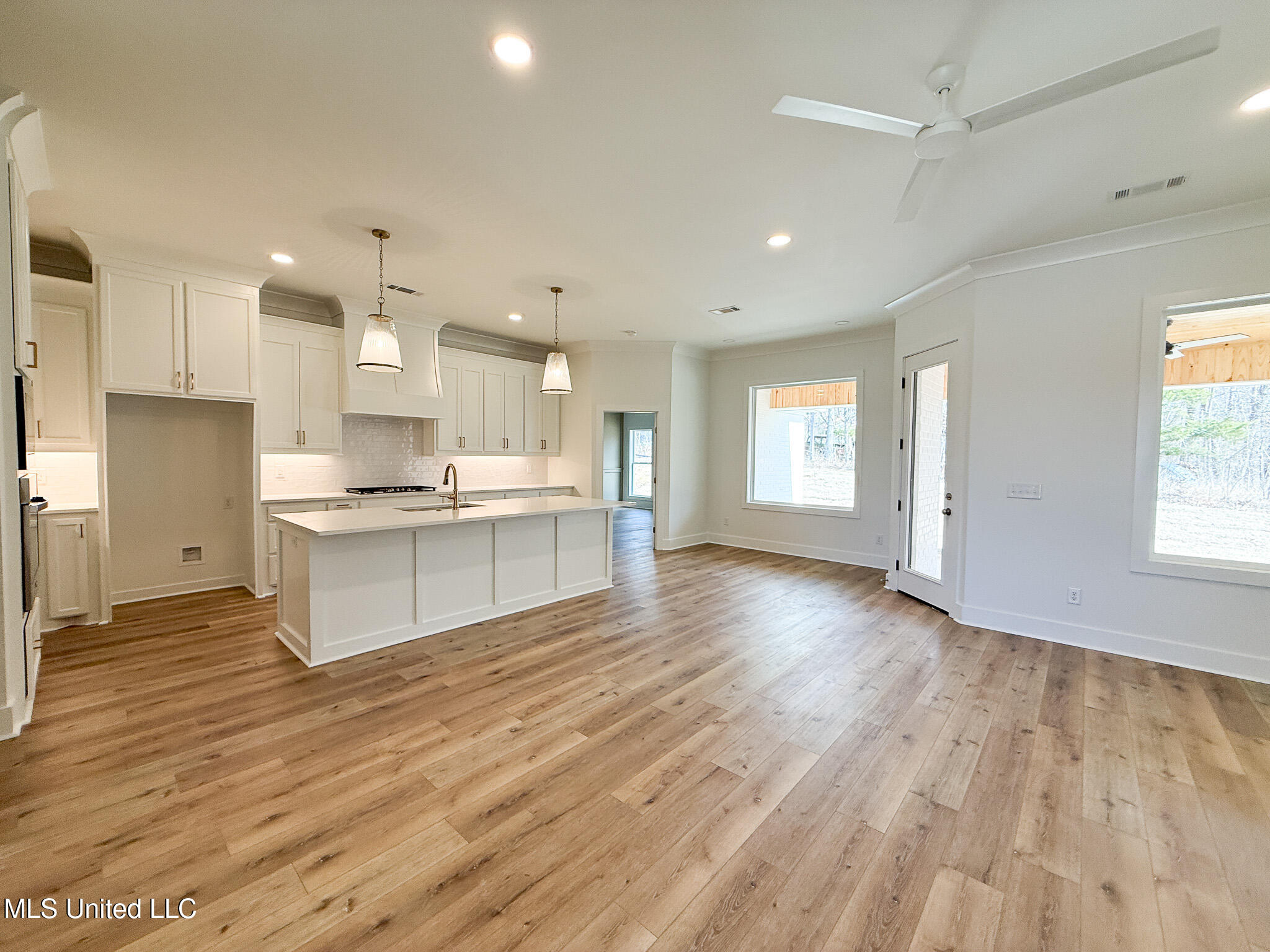 346 Oakville Circle Property Photo 7