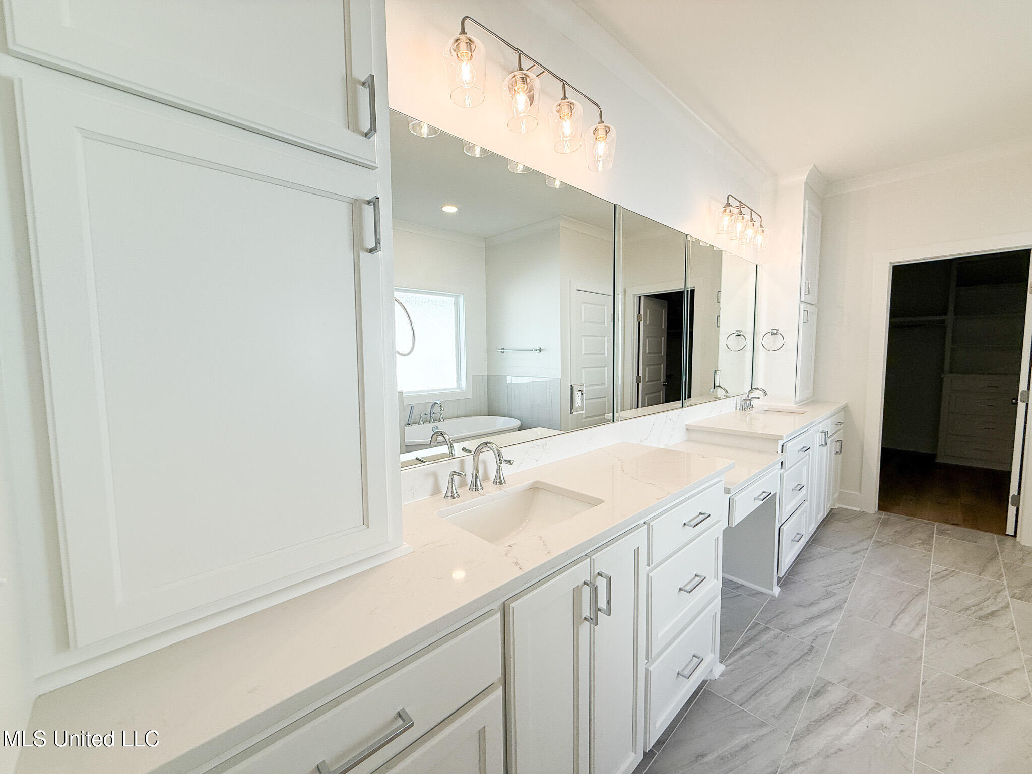 346 Oakville Circle Property Photo 17