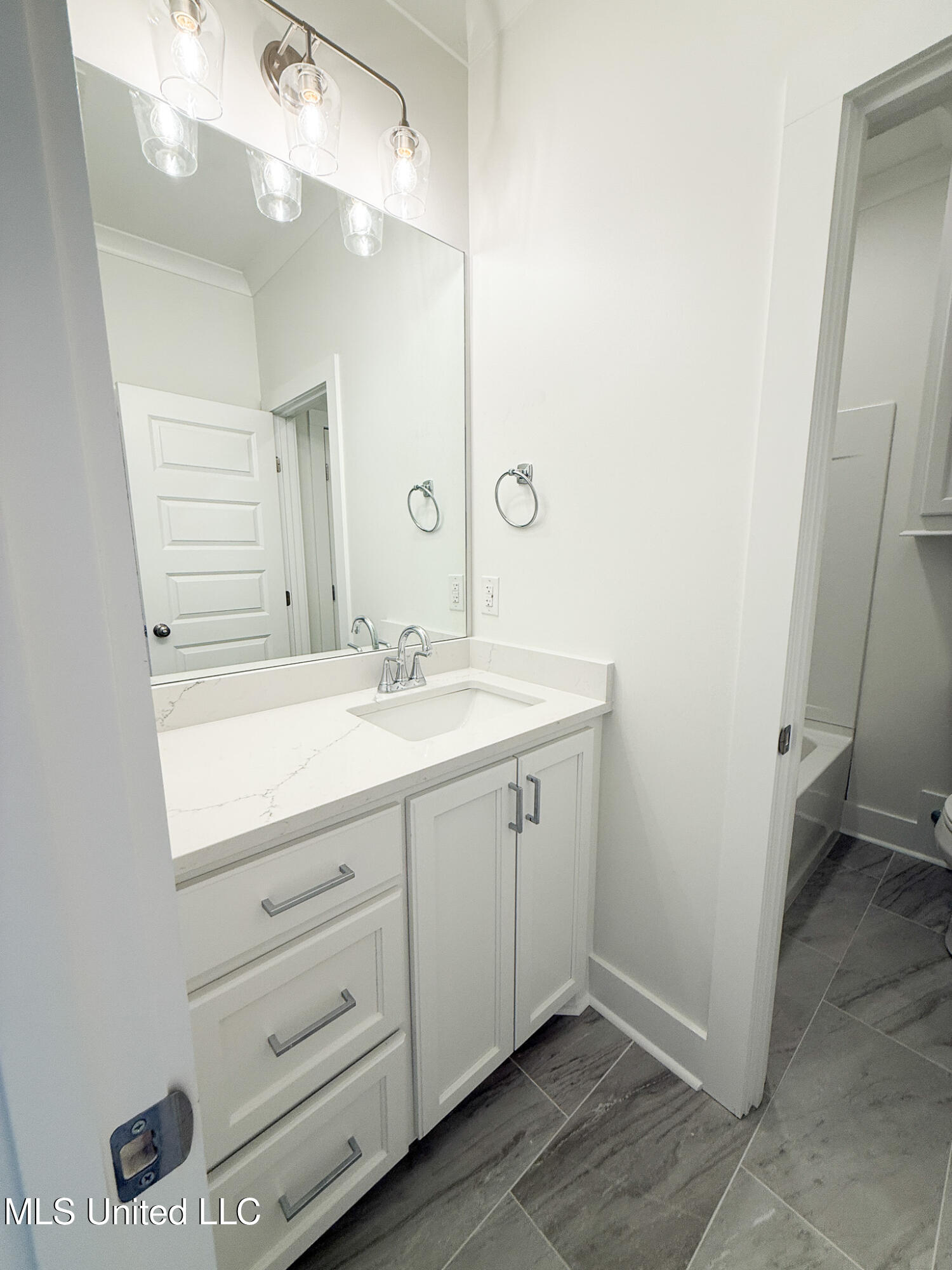 346 Oakville Circle Property Photo 28