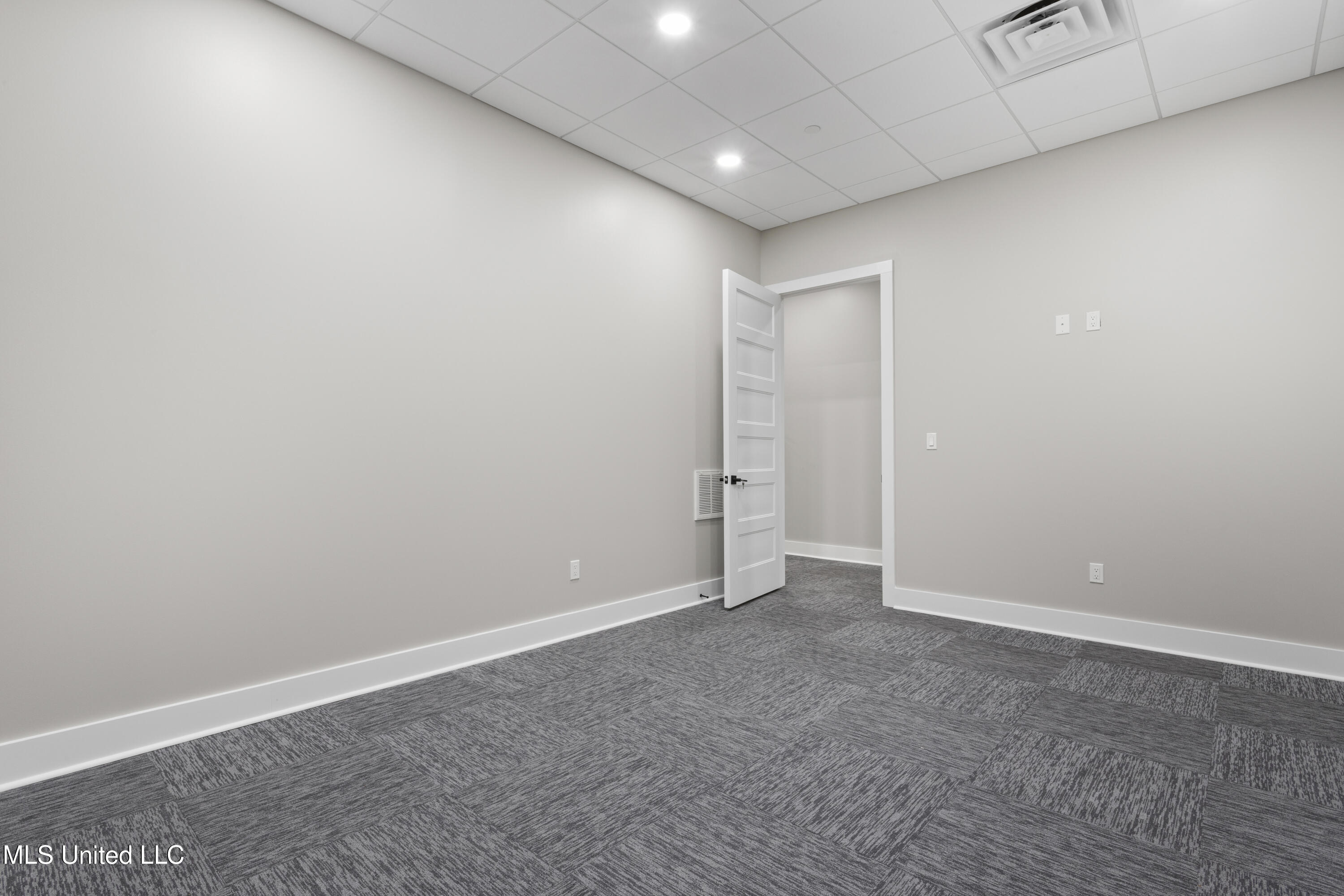 13334 Seaway Road Property Photo 25