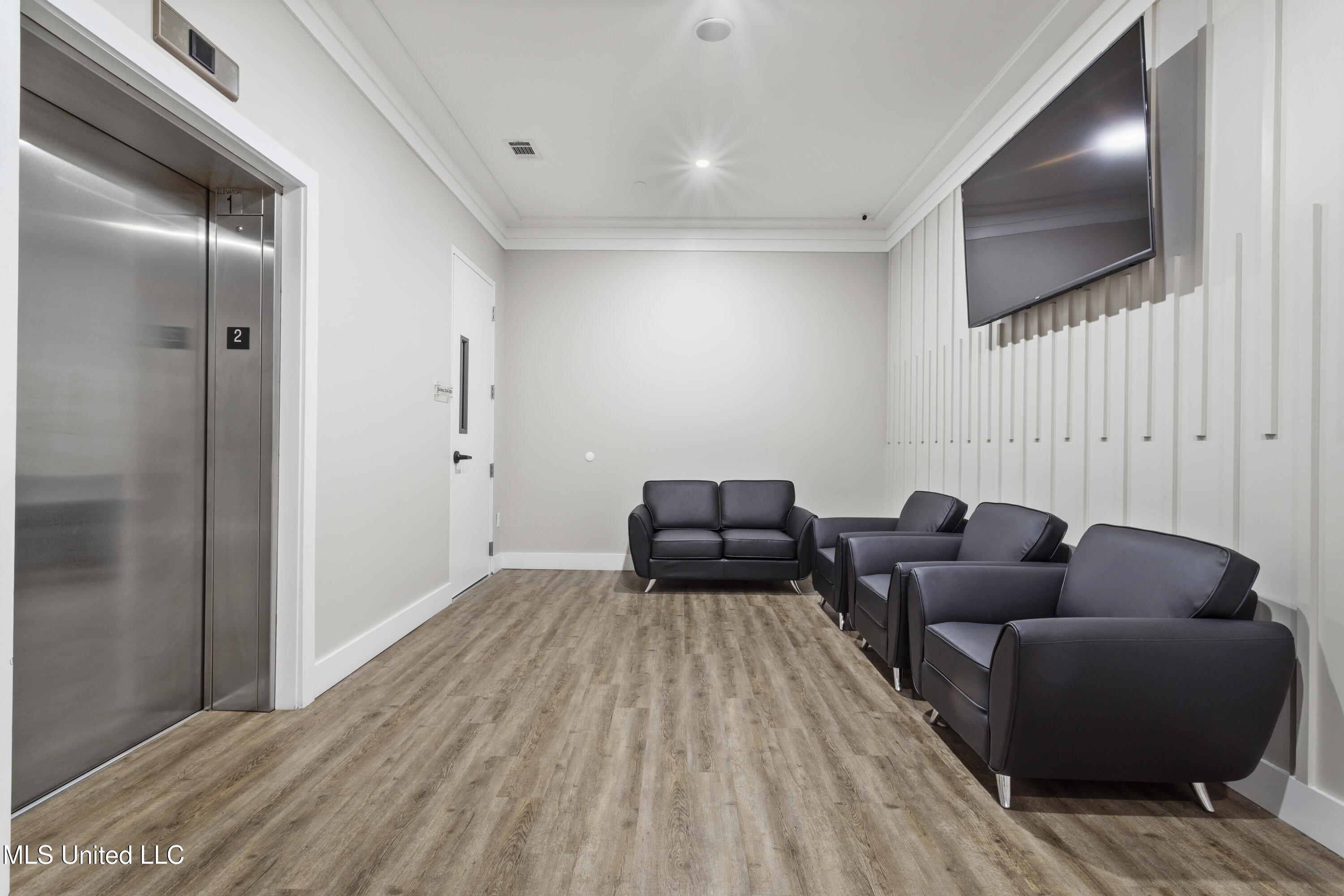 13334 Seaway Road Property Photo 4