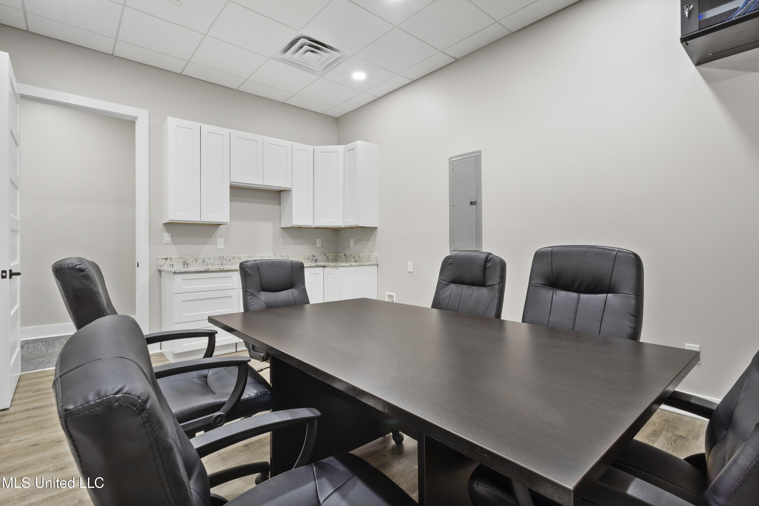 13334 Seaway Road Property Photo 15
