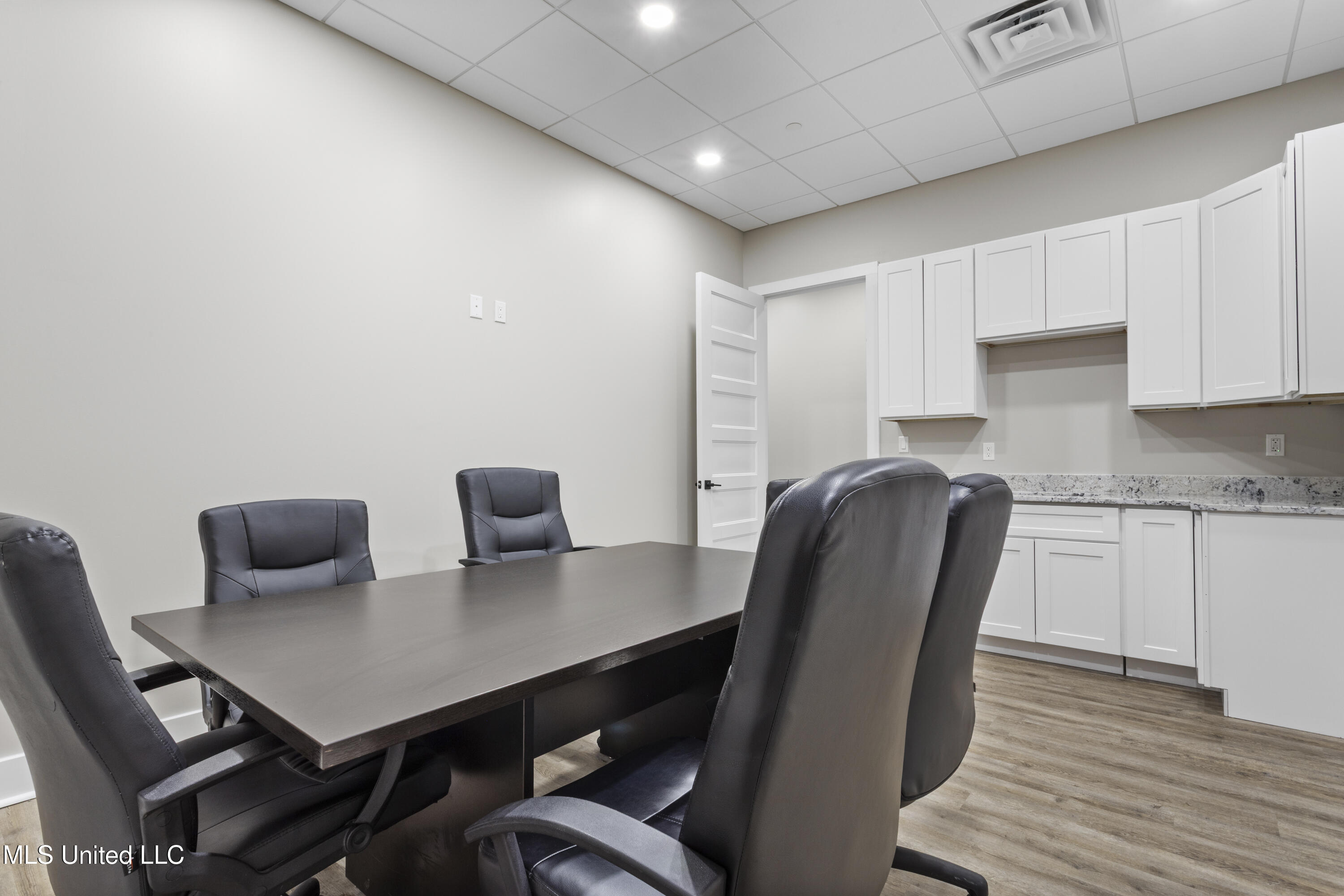 13334 Seaway Road Property Photo 16
