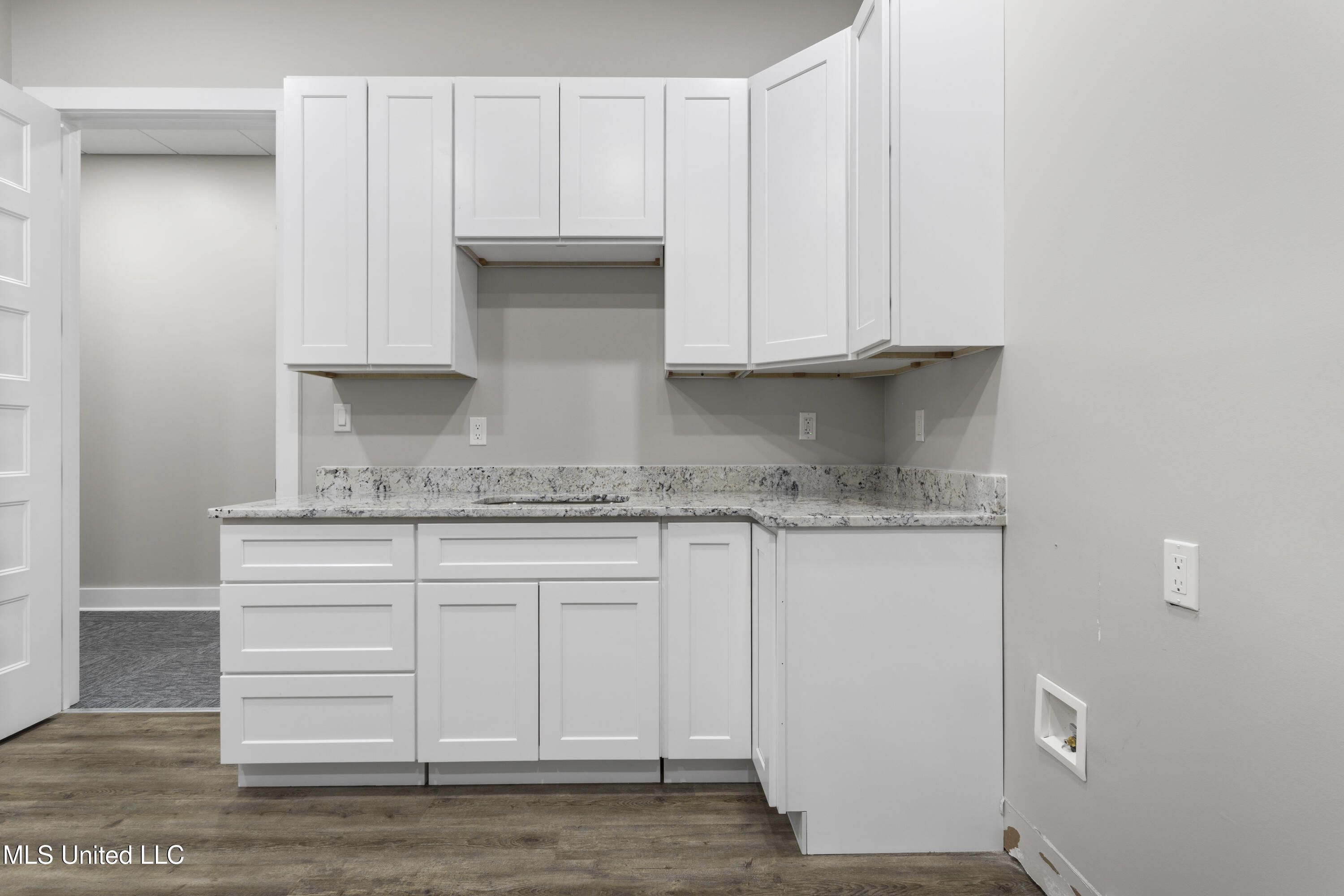 13334 Seaway Road Property Photo 17