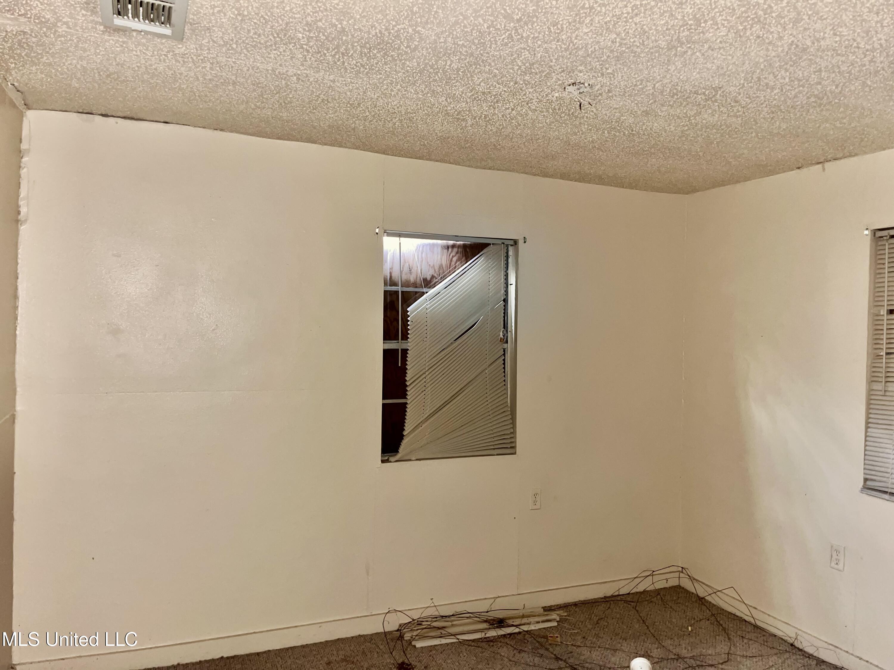 1519 Stewart Avenue Property Photo 3