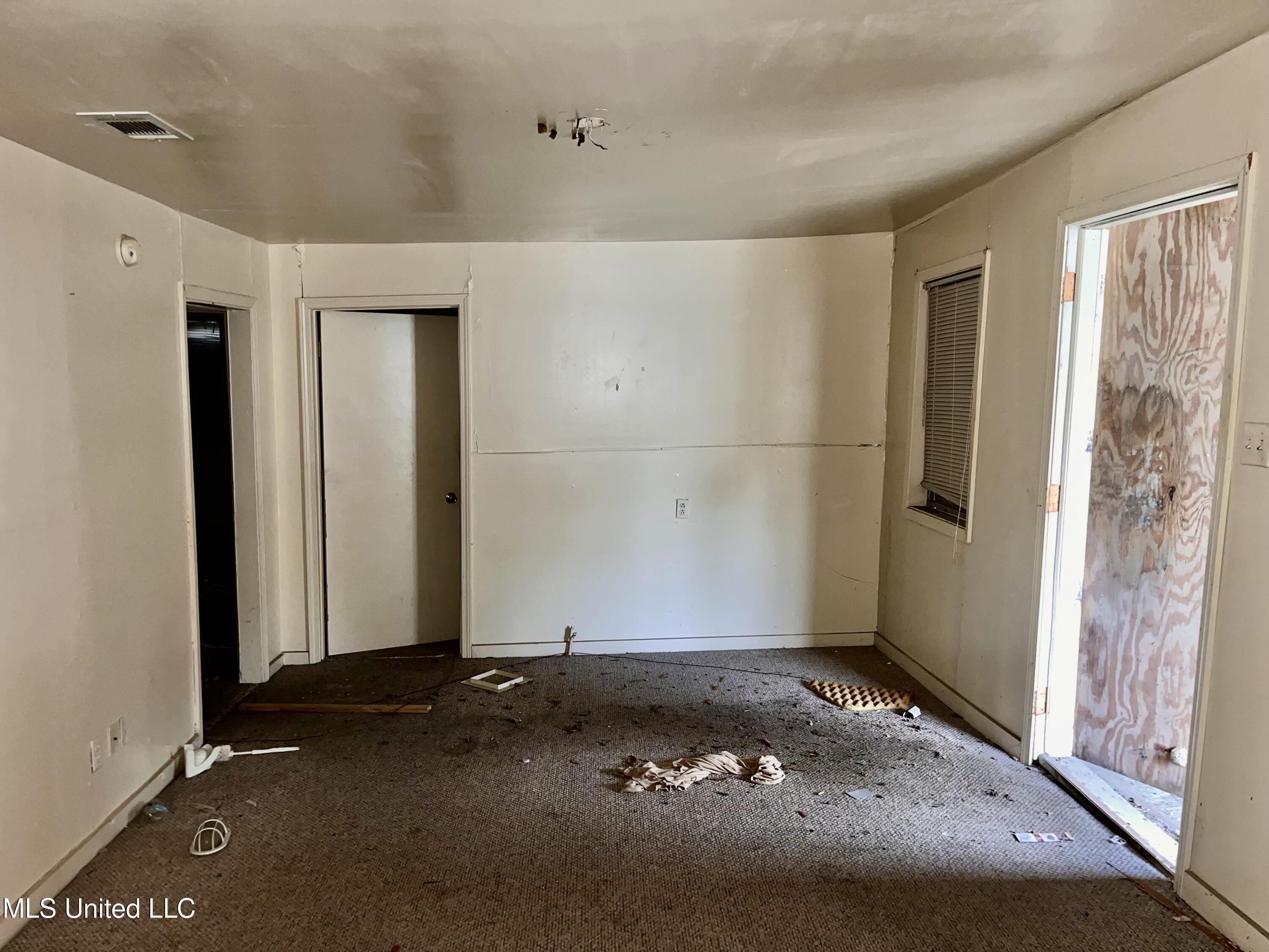 1519 Stewart Avenue Property Photo 5