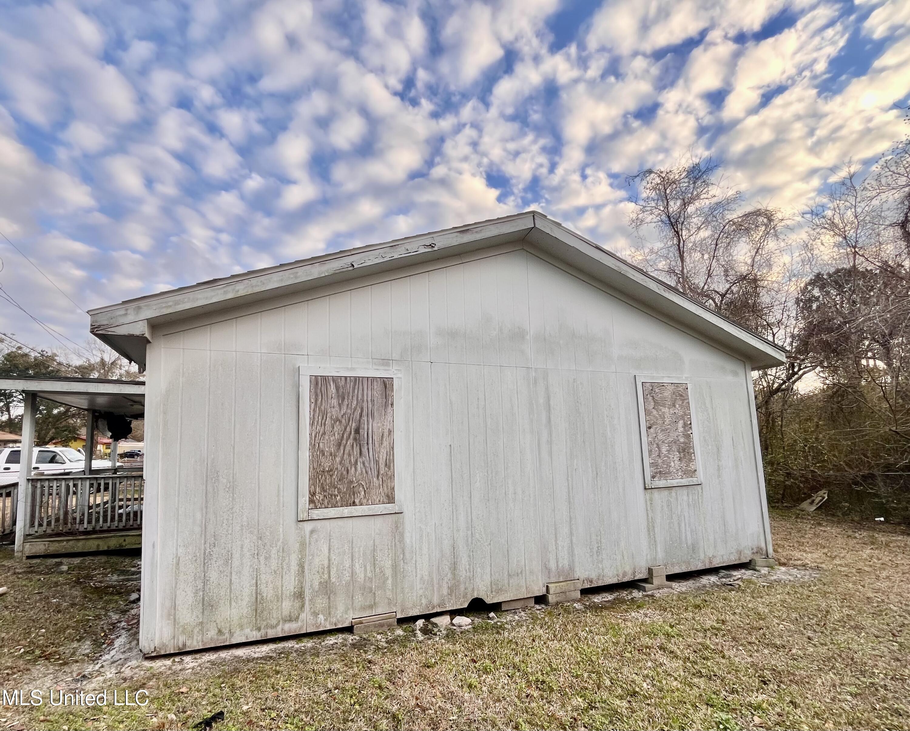 1519 Stewart Avenue Property Photo 6