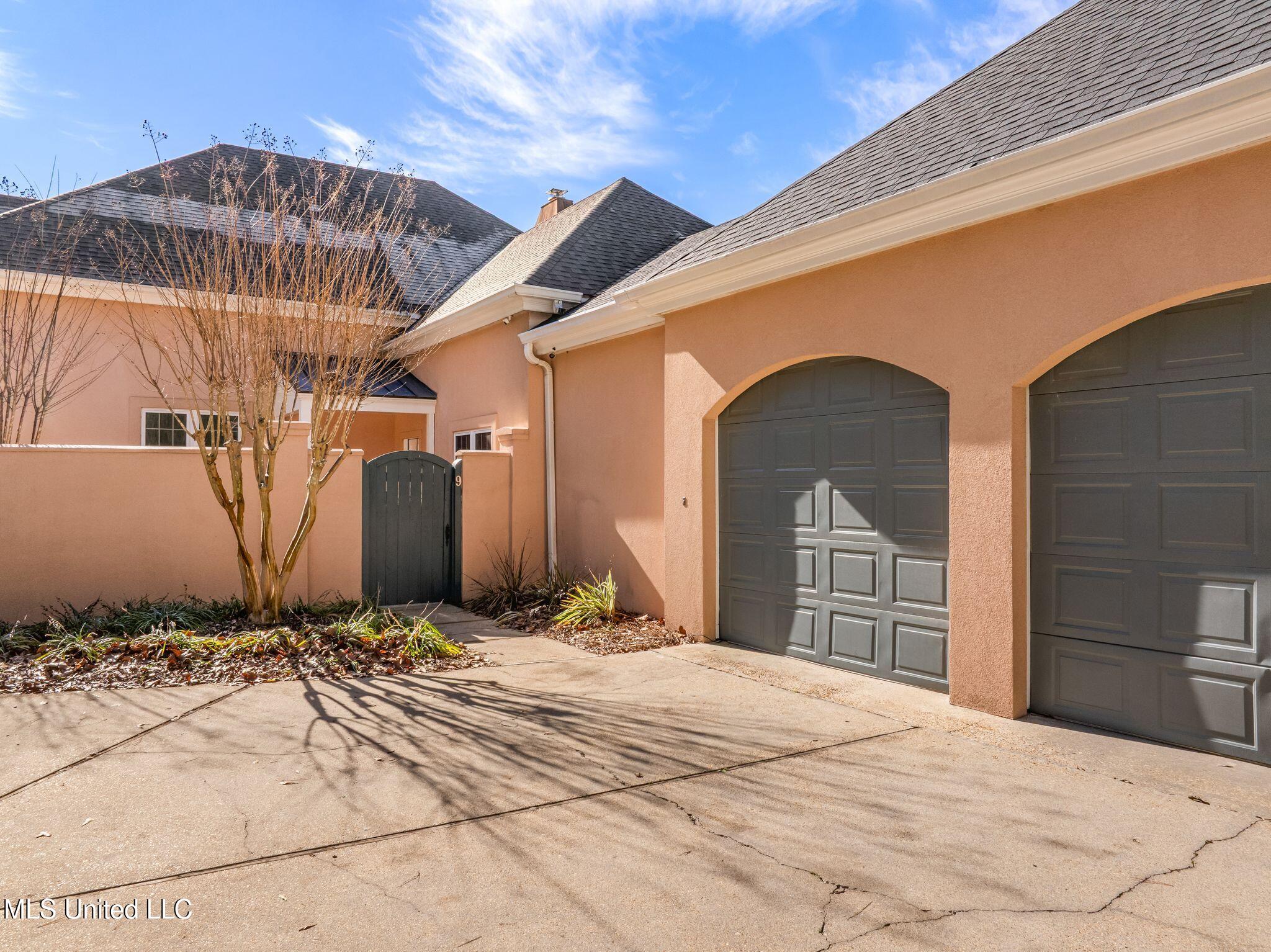 9 N Heron Cove Property Photo 2