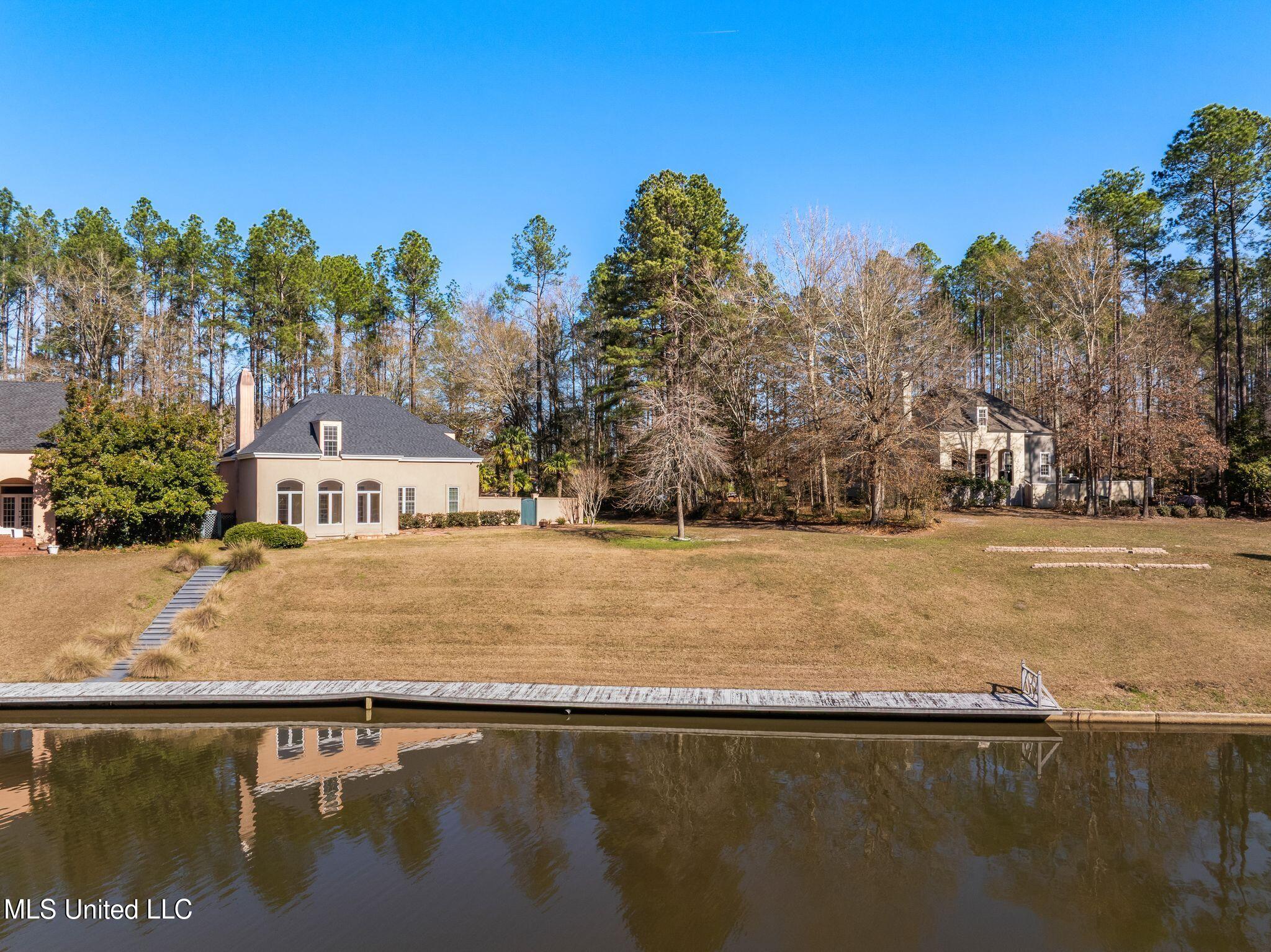 9 N Heron Cove Property Photo 6