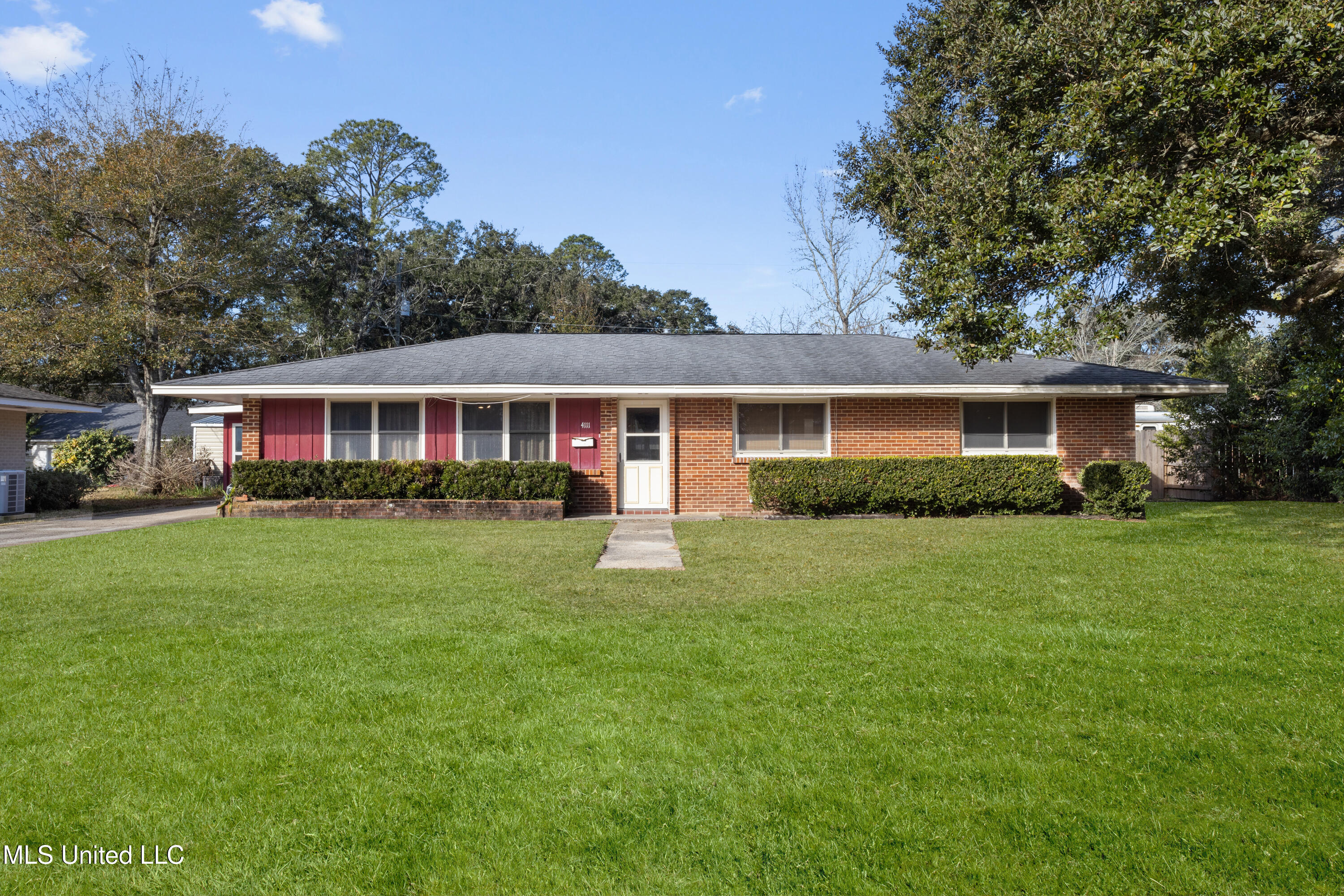 4111 Washington Avenue Property Photo 1