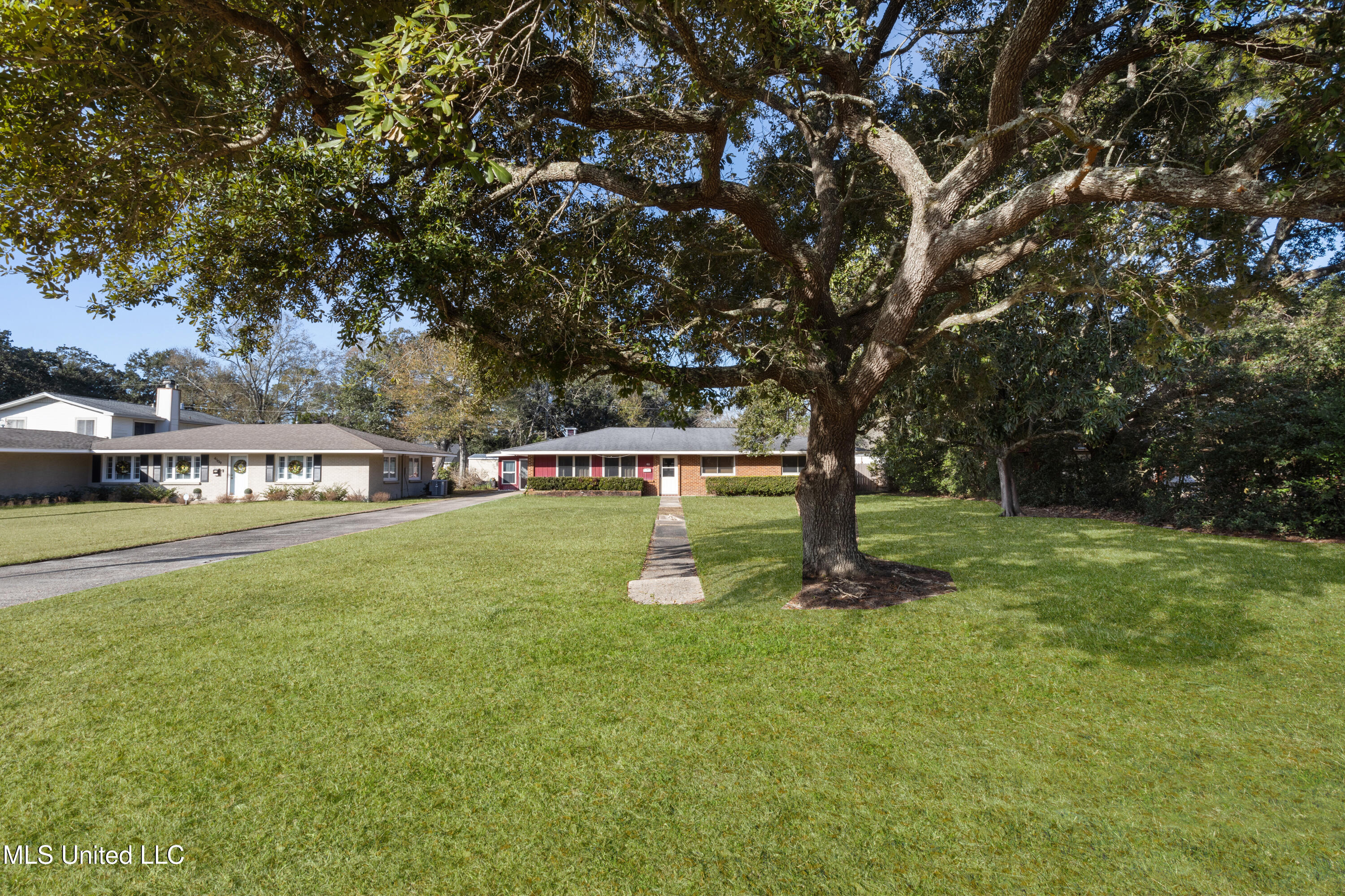 4111 Washington Avenue Property Photo 2