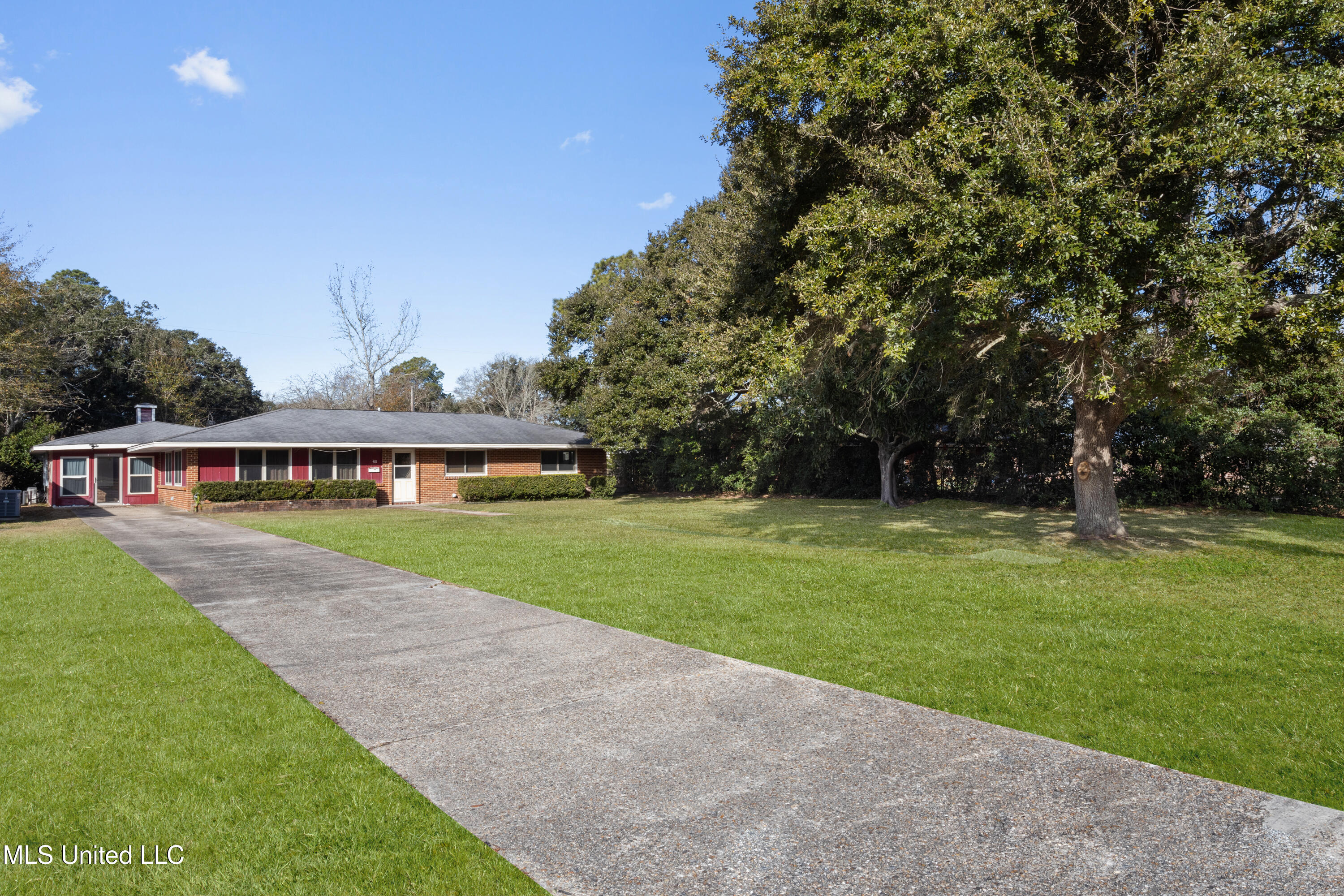 4111 Washington Avenue Property Photo 3