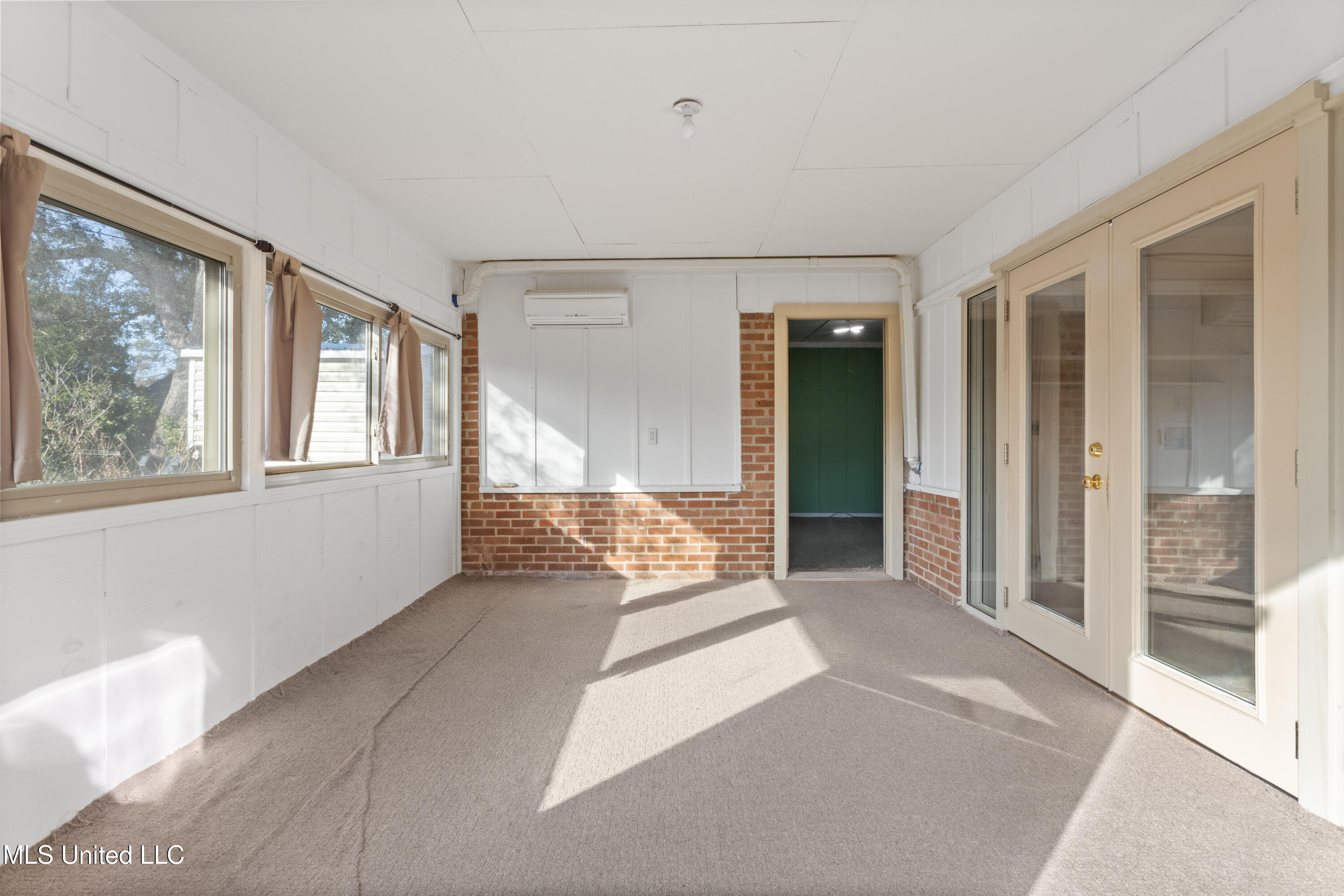 4111 Washington Avenue Property Photo 22