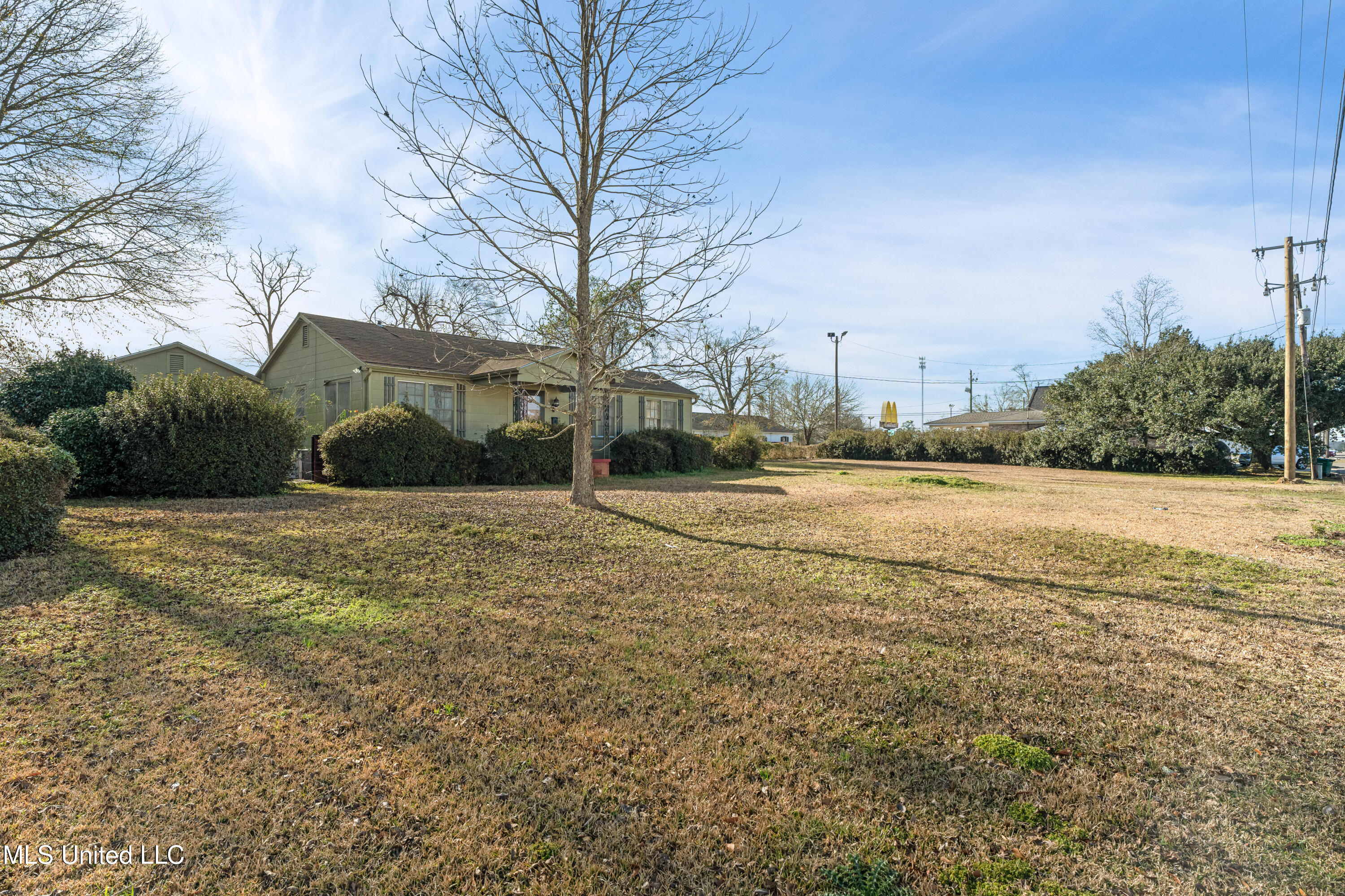 902 Court Street Property Photo 2