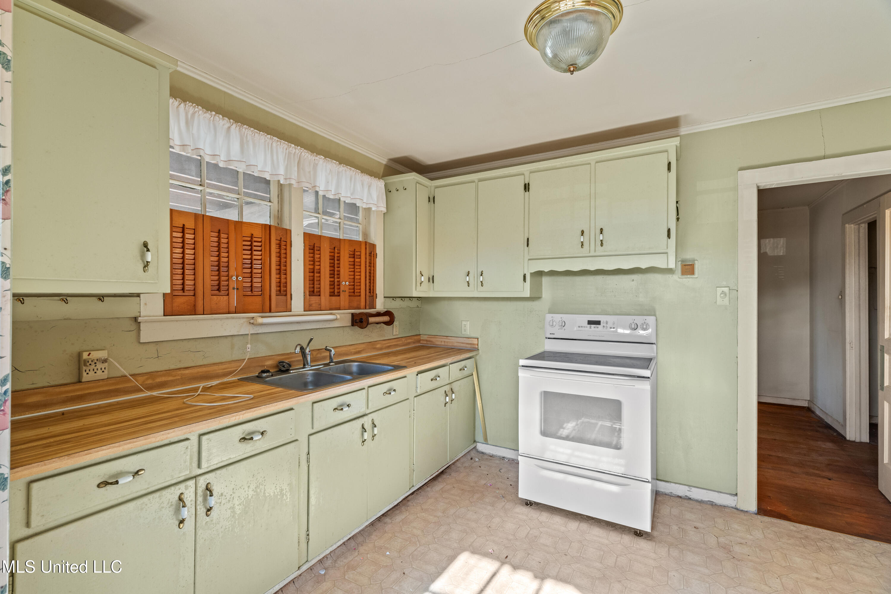 902 Court Street Property Photo 14