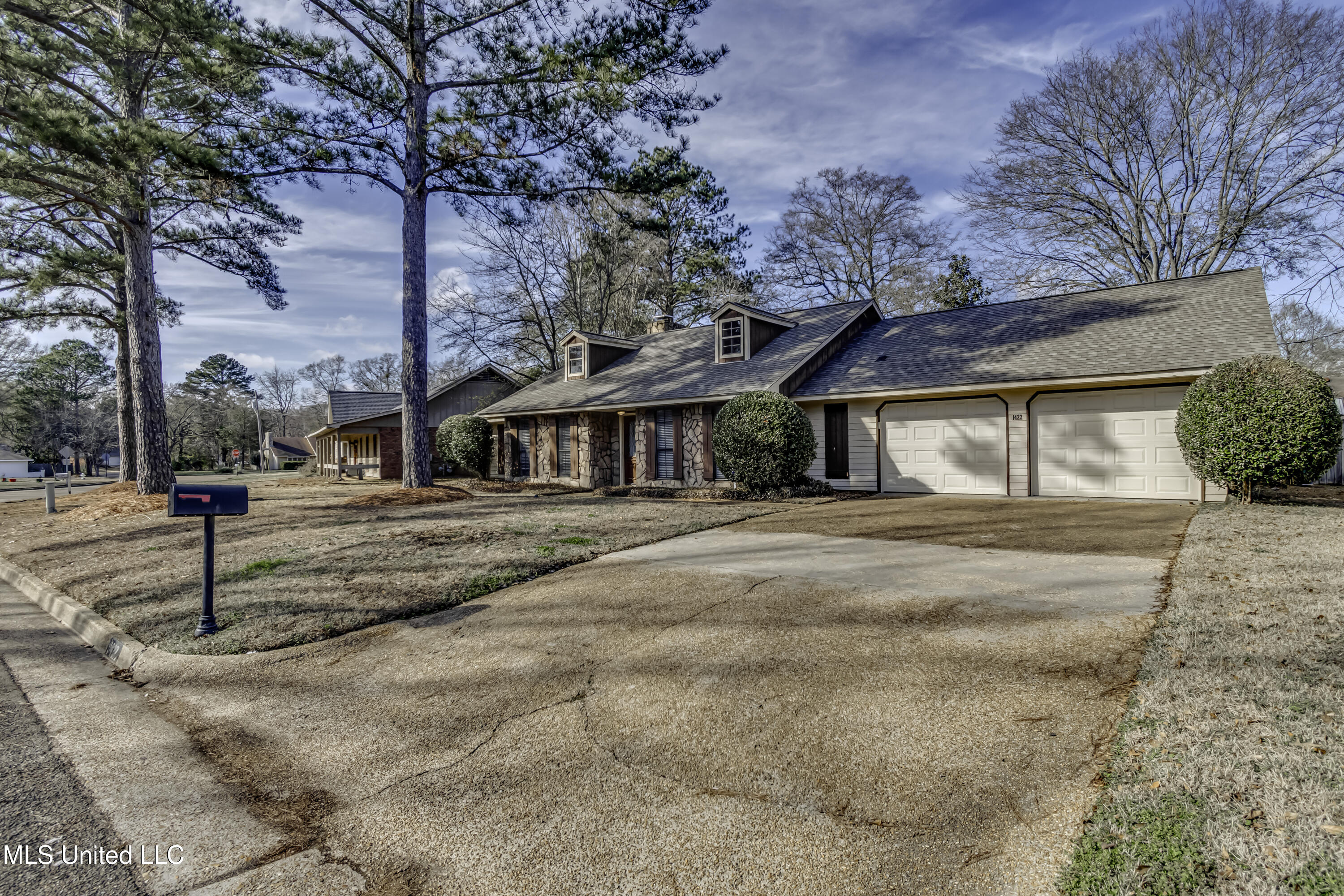 1422 Mossline Drive Property Photo 2