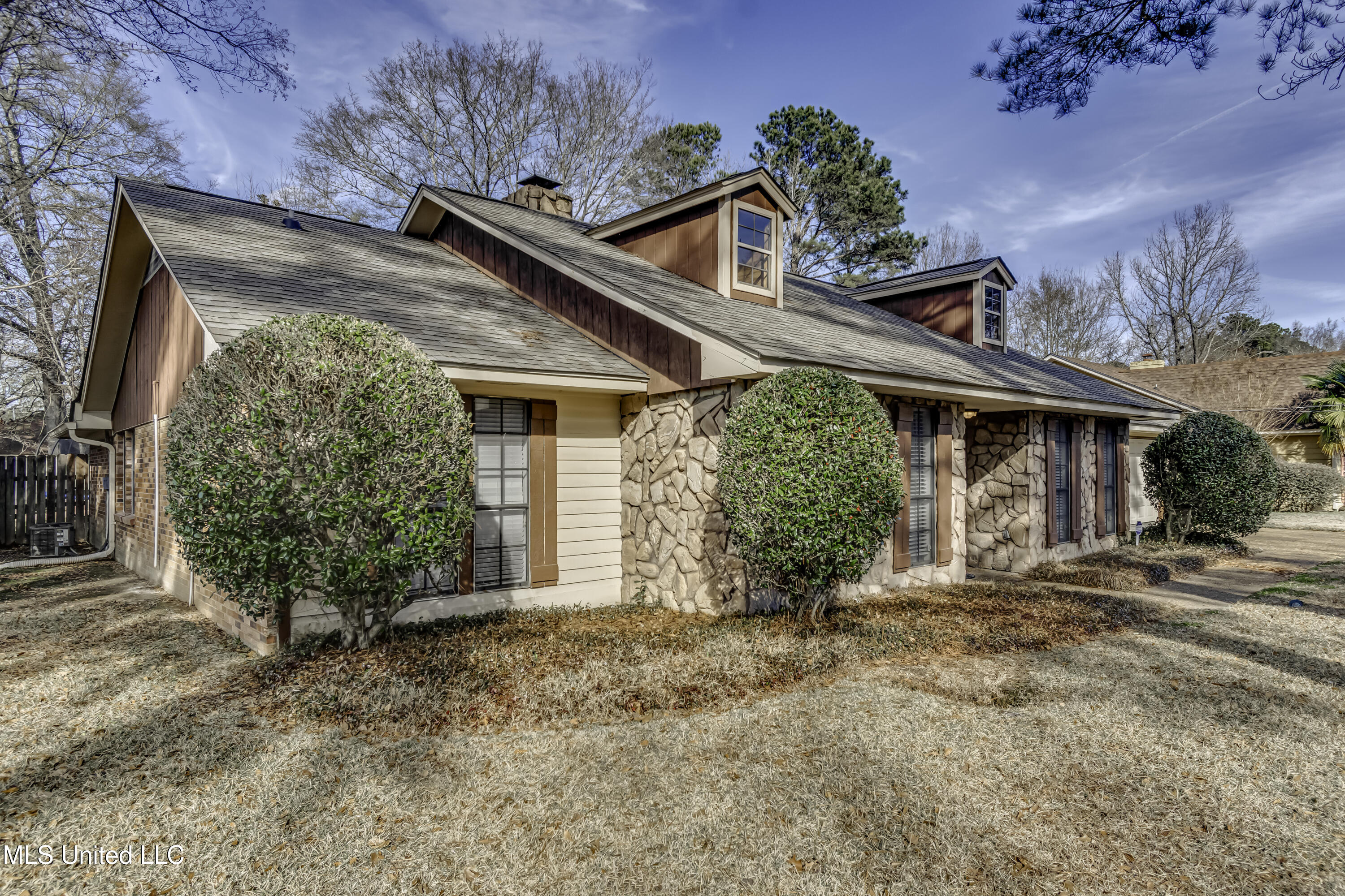 1422 Mossline Drive Property Photo 3