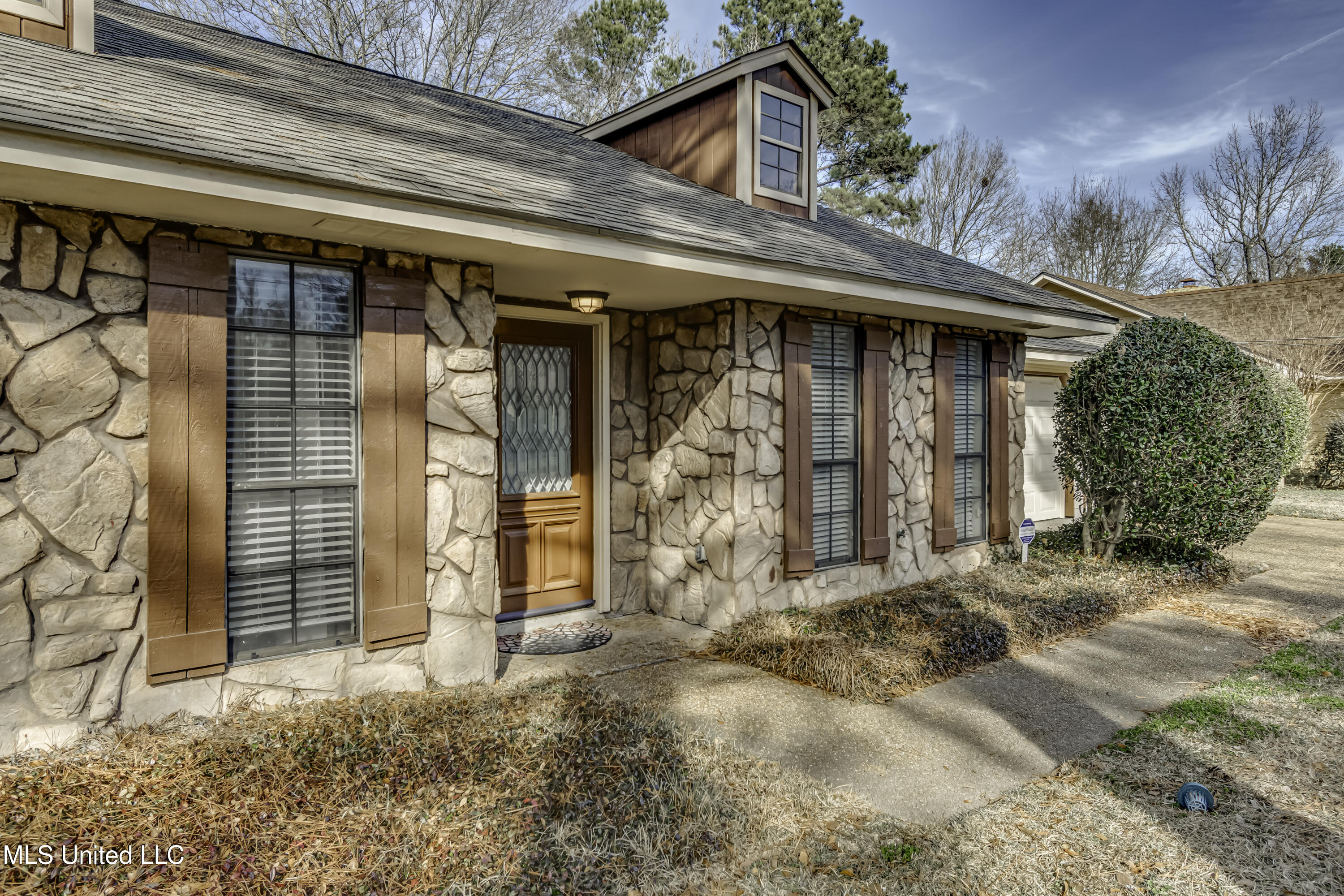 1422 Mossline Drive Property Photo 4