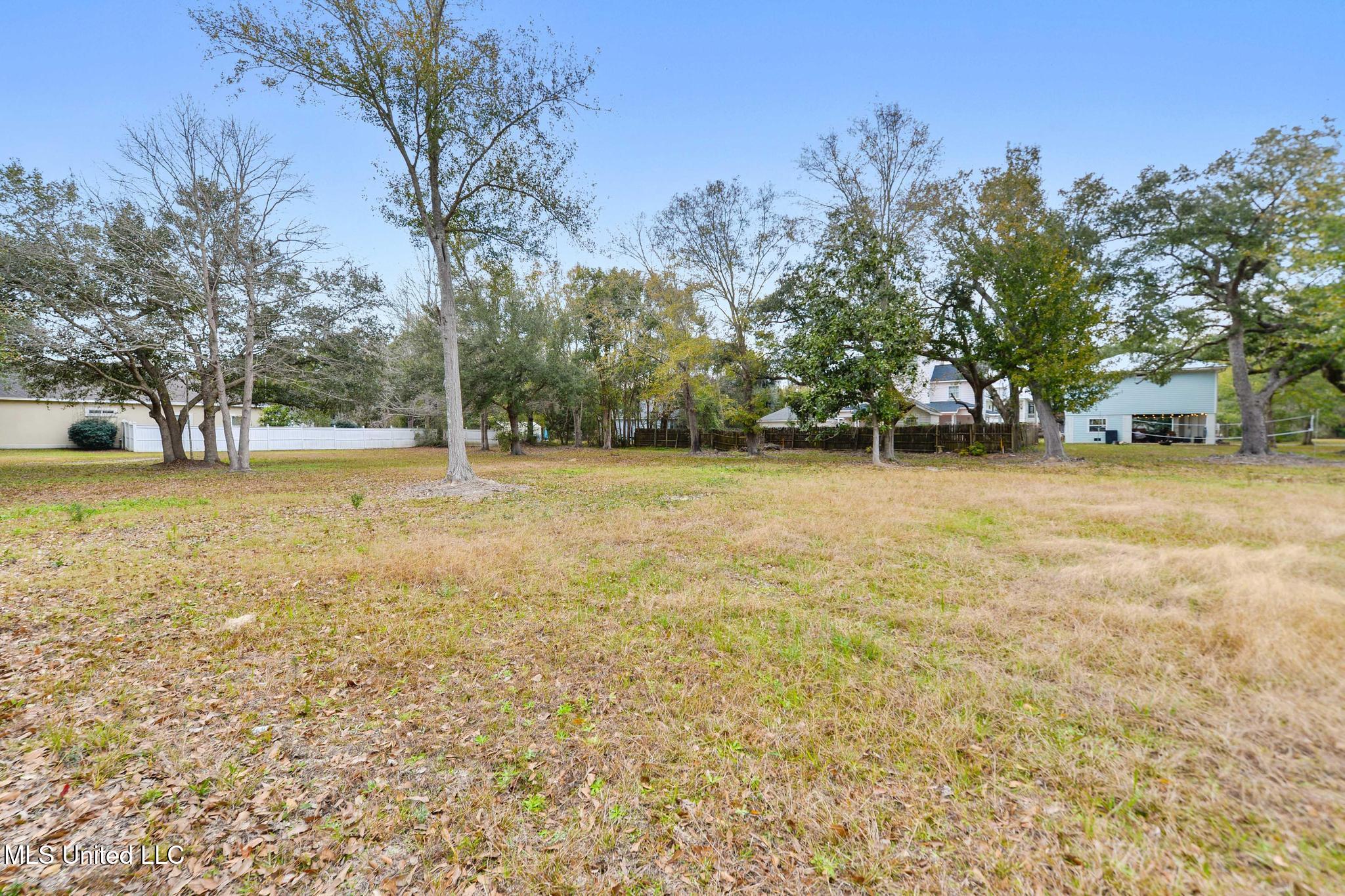 Oaks Boulevard Property Photo 1