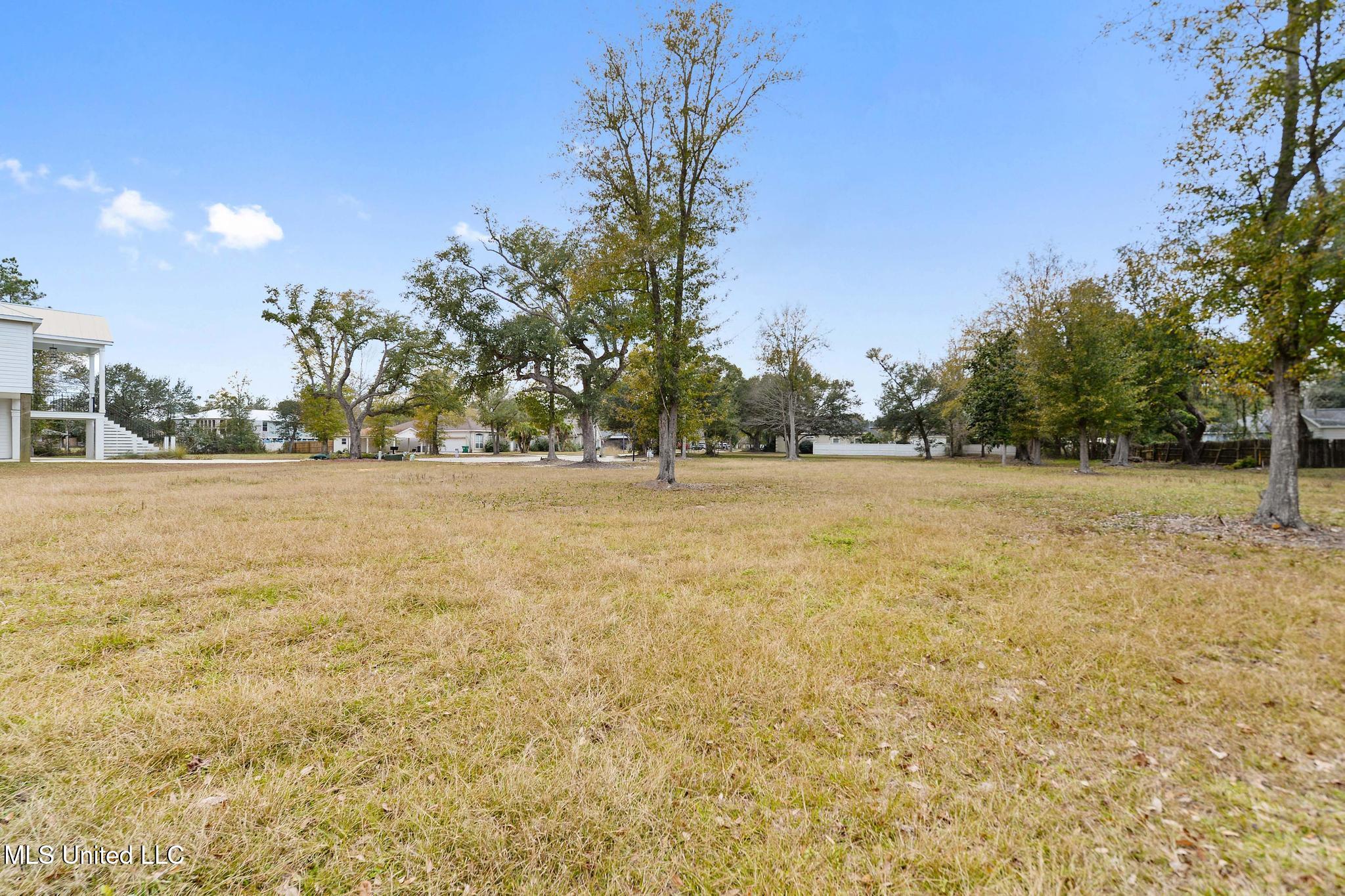 Oaks Boulevard Property Photo 1