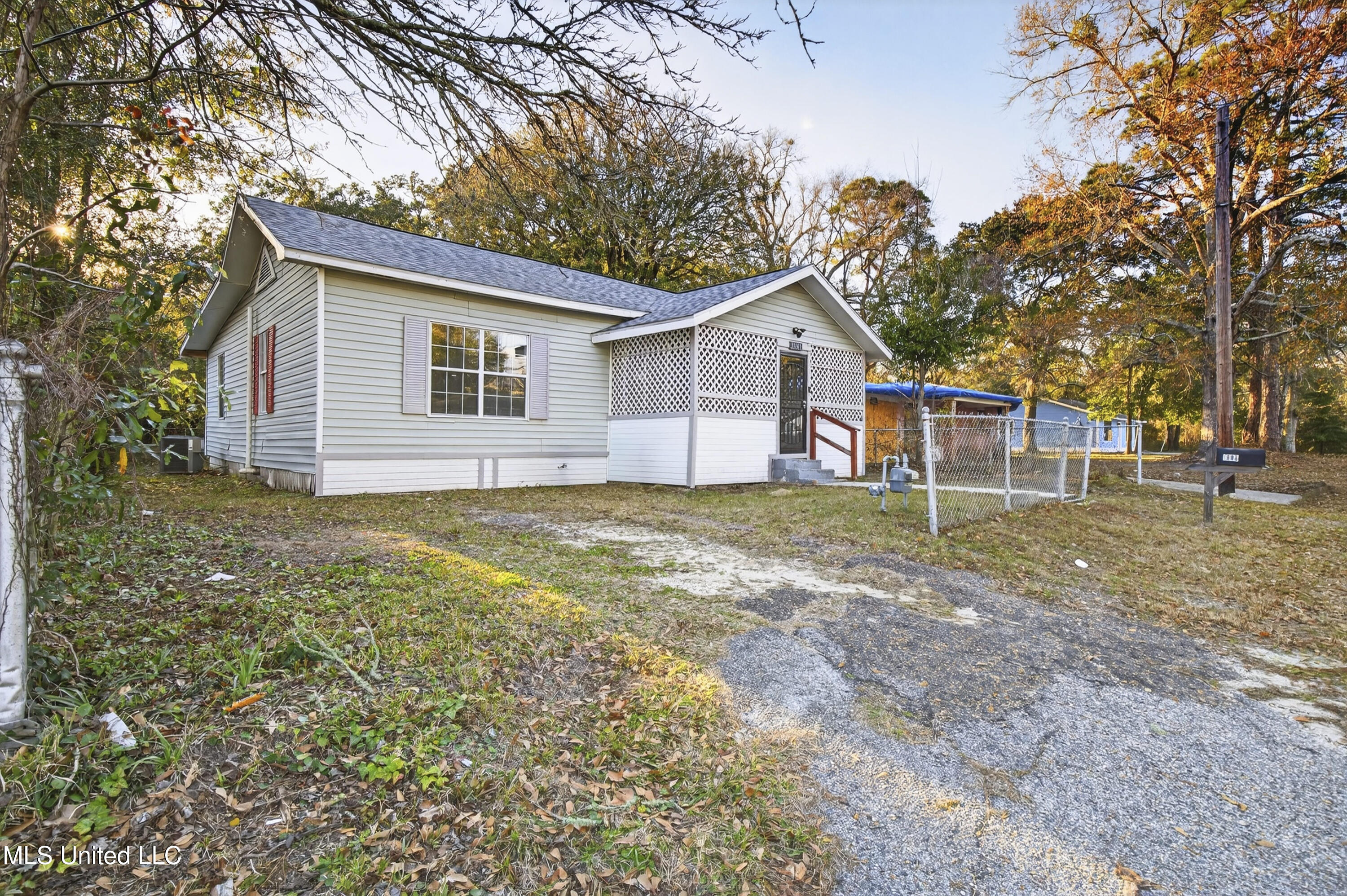 1505 R Dixie Avenue Property Photo 3