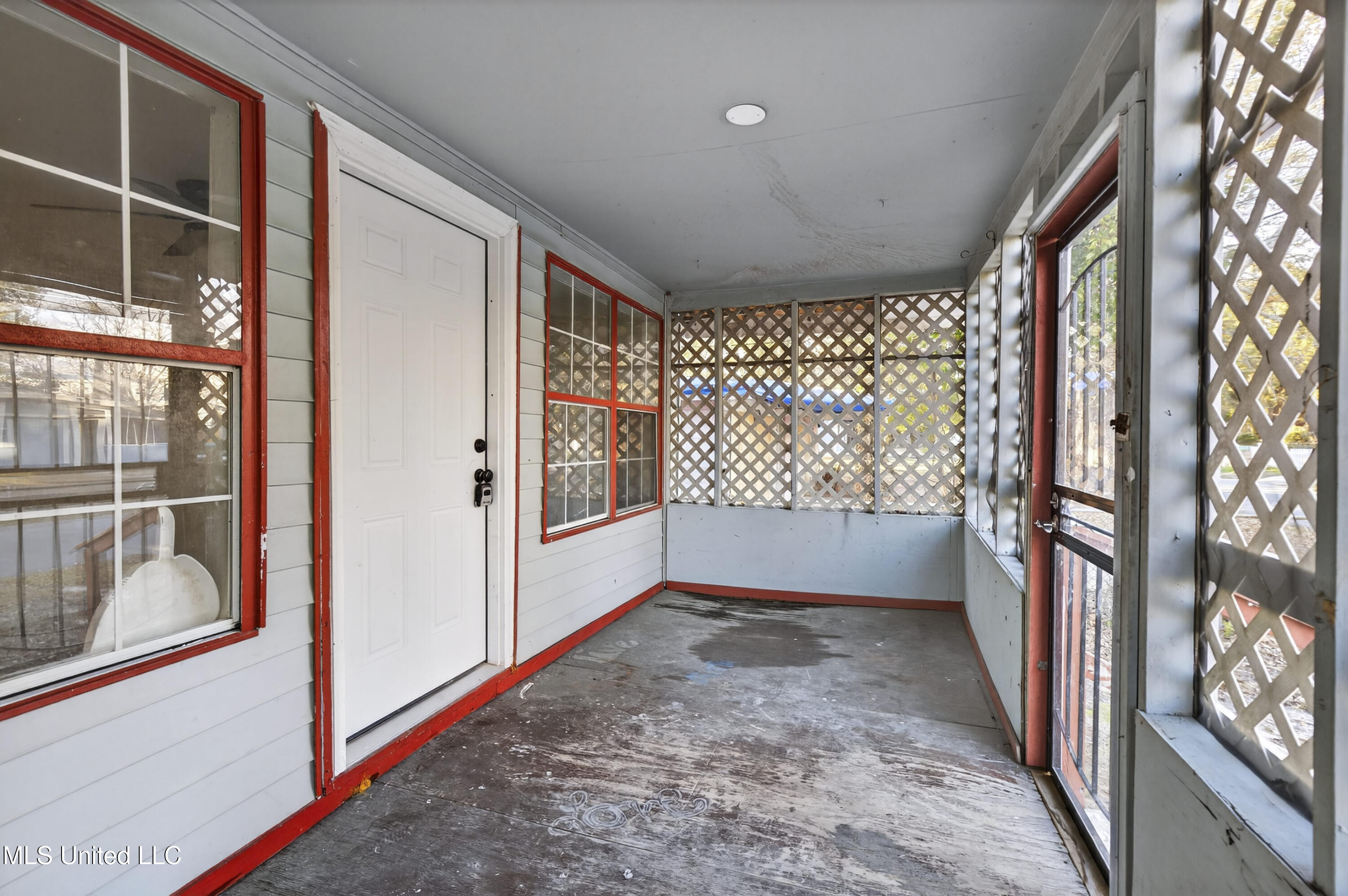 1505 R Dixie Avenue Property Photo 4