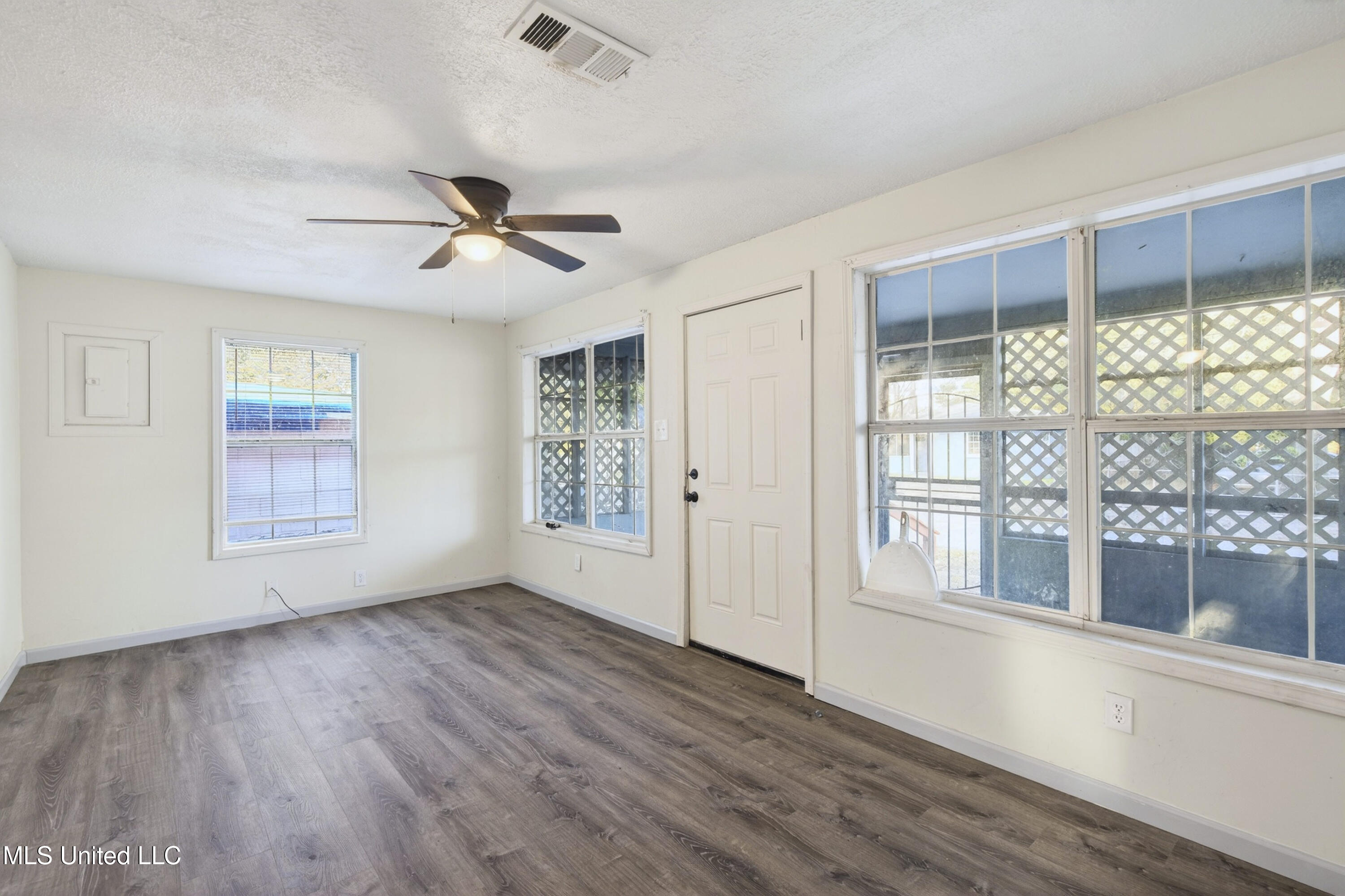 1505 R Dixie Avenue Property Photo 6
