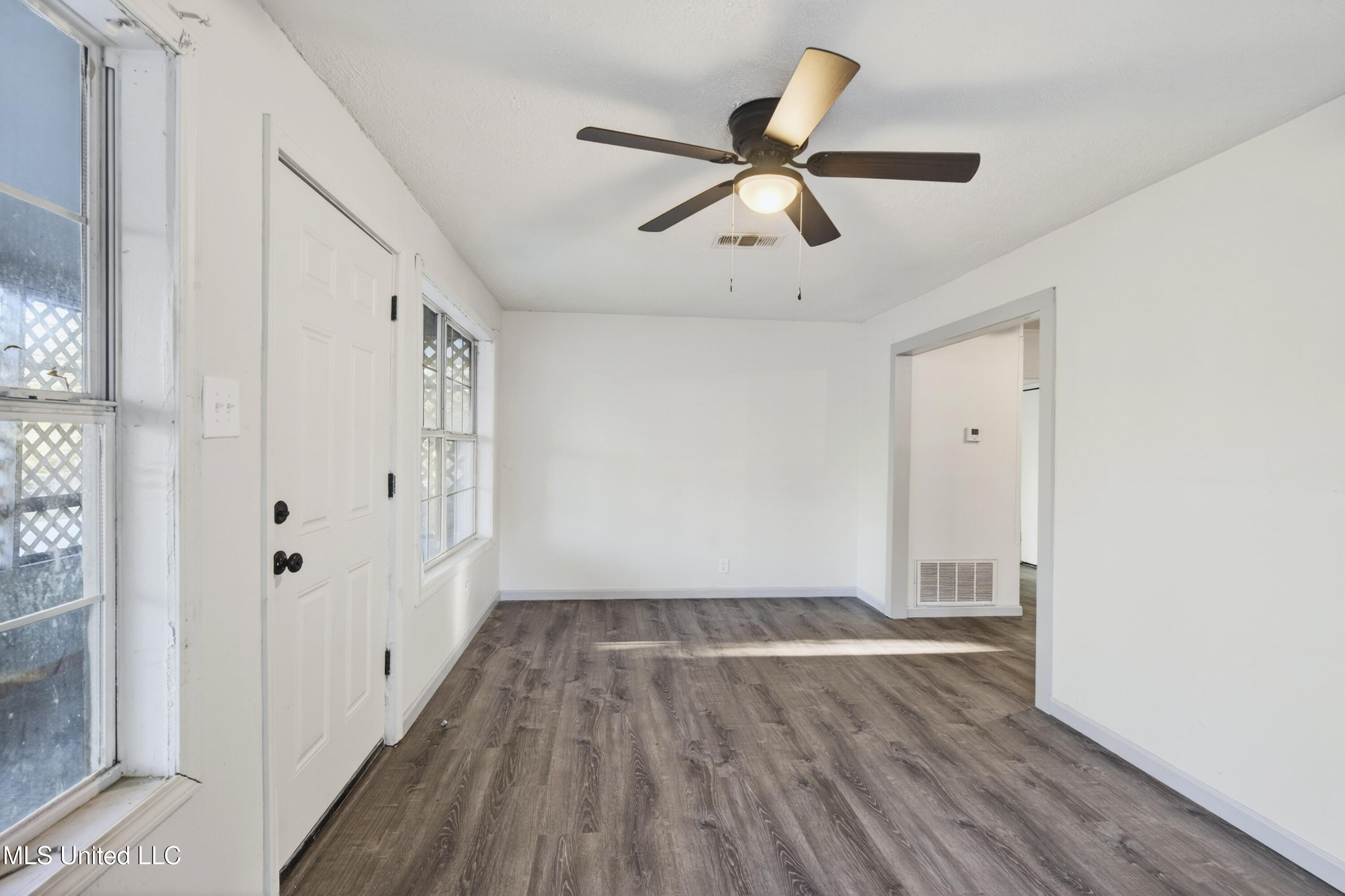 1505 R Dixie Avenue Property Photo 8
