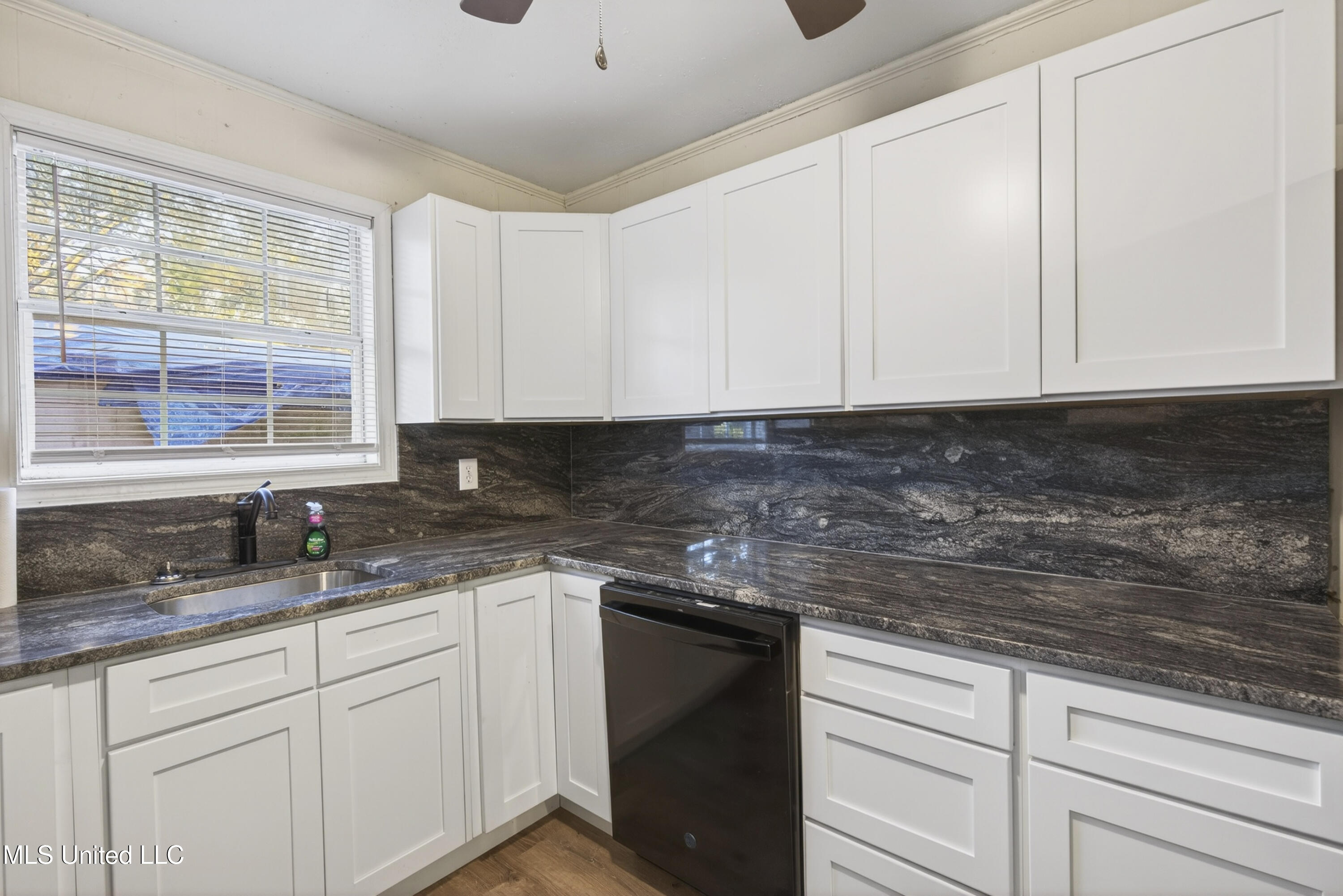 1505 R Dixie Avenue Property Photo 12