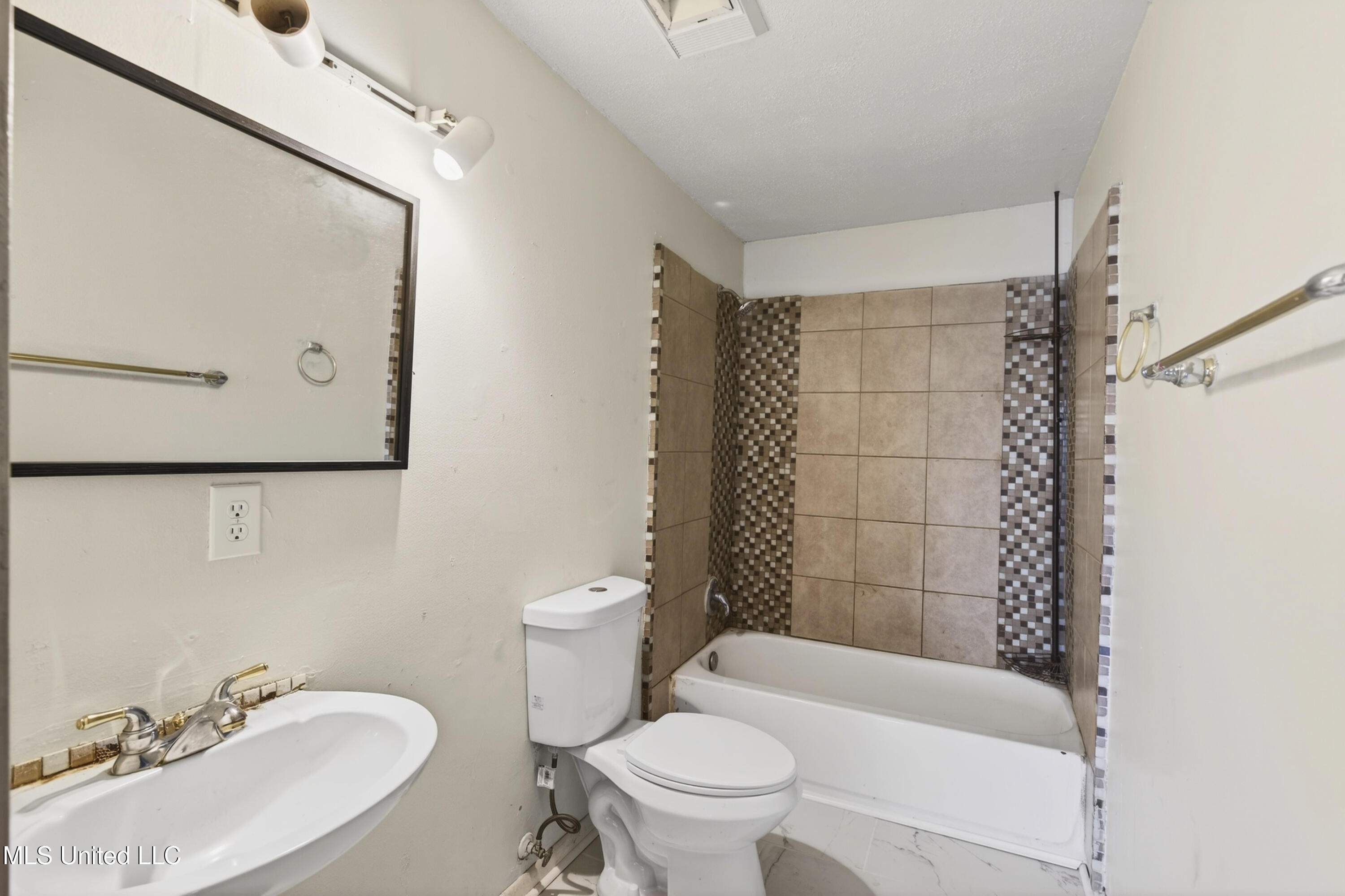 1505 R Dixie Avenue Property Photo 17