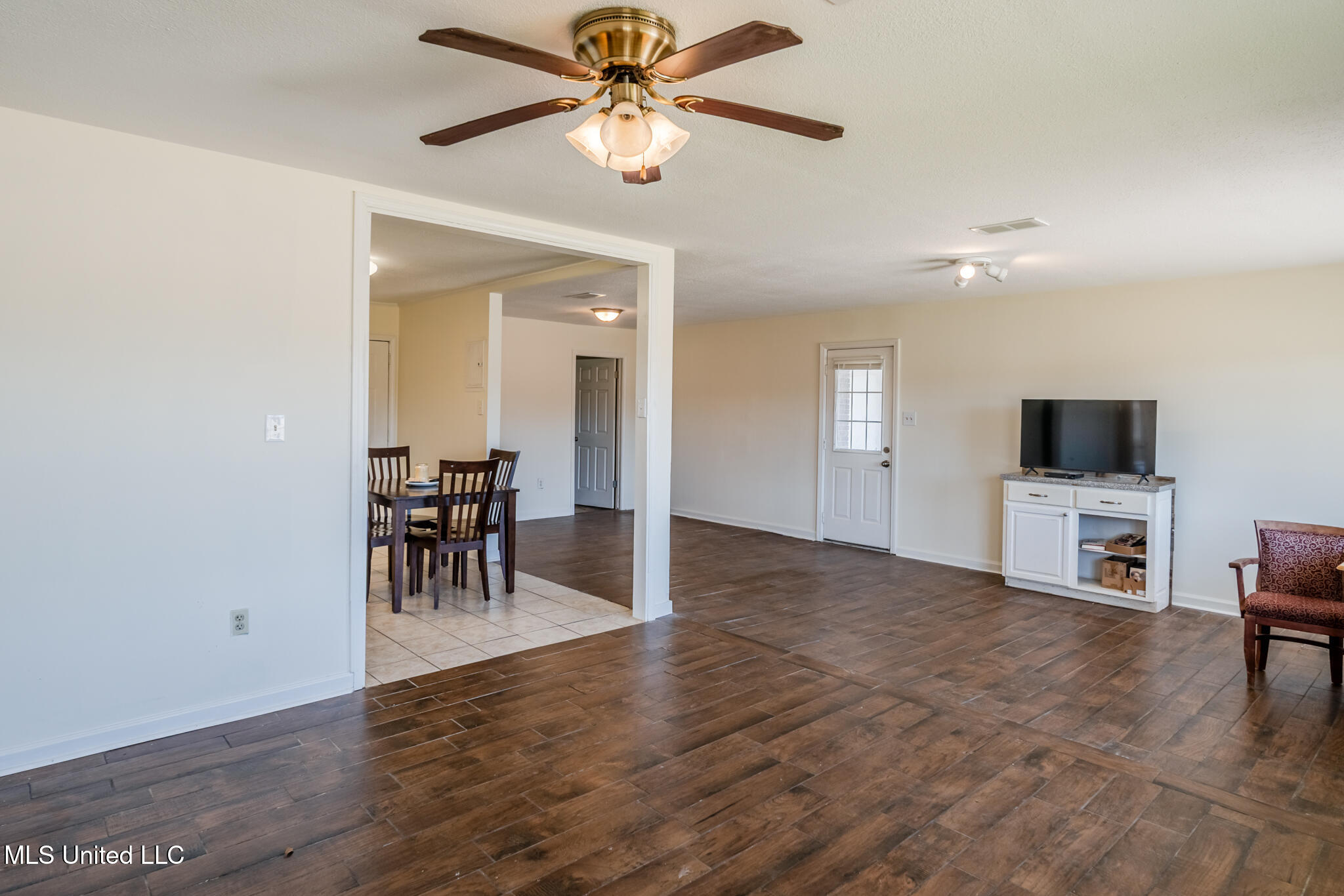 103 Reeves Street Property Photo 9