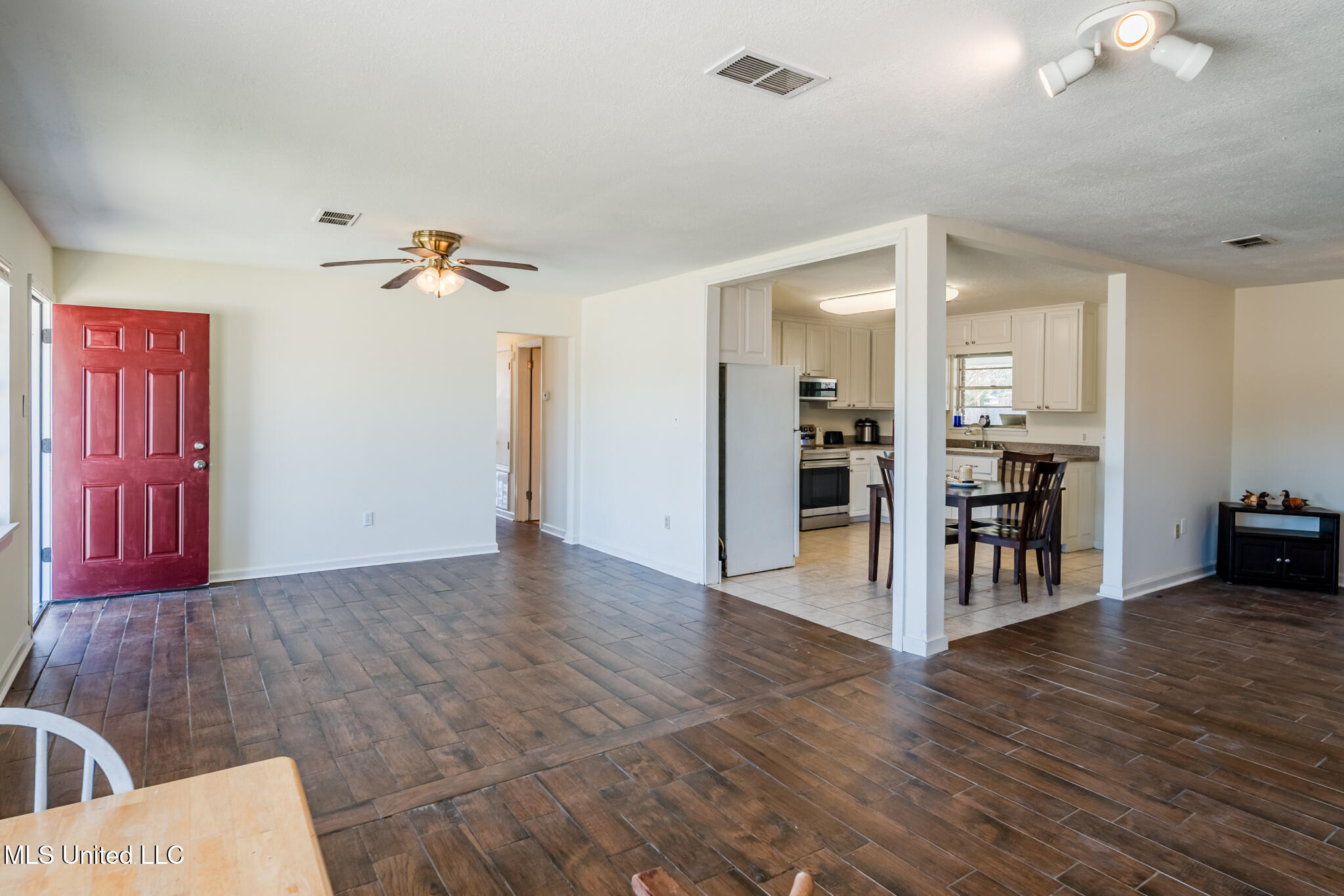 103 Reeves Street Property Photo 10