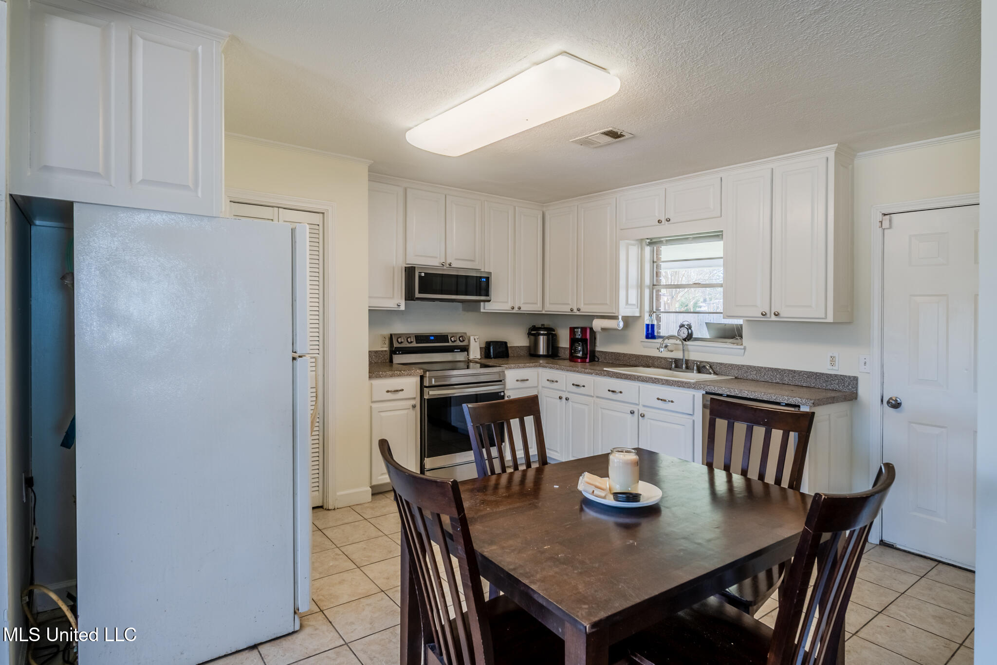 103 Reeves Street Property Photo 14