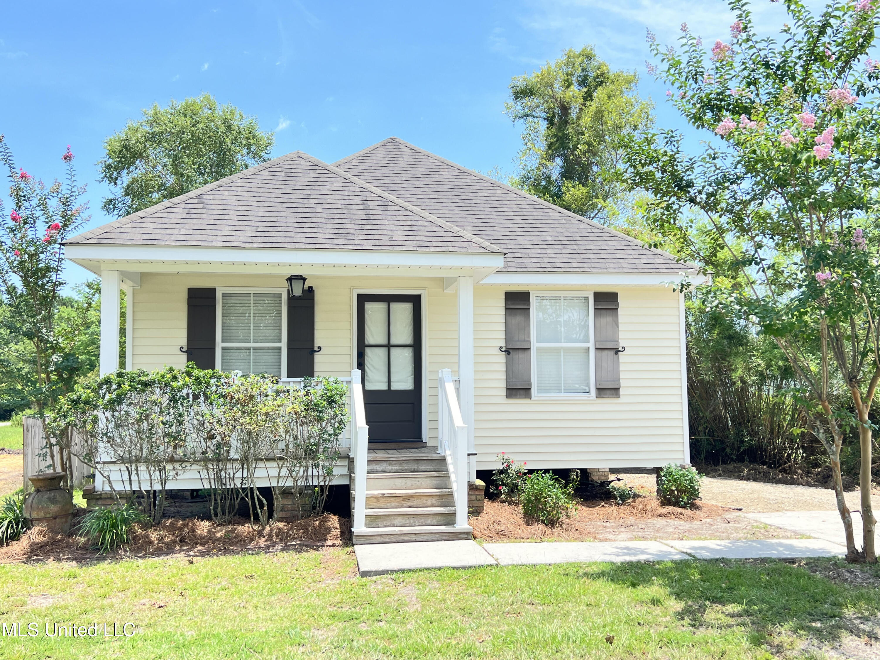 205 Jeff Davis Avenue Property Photo 1