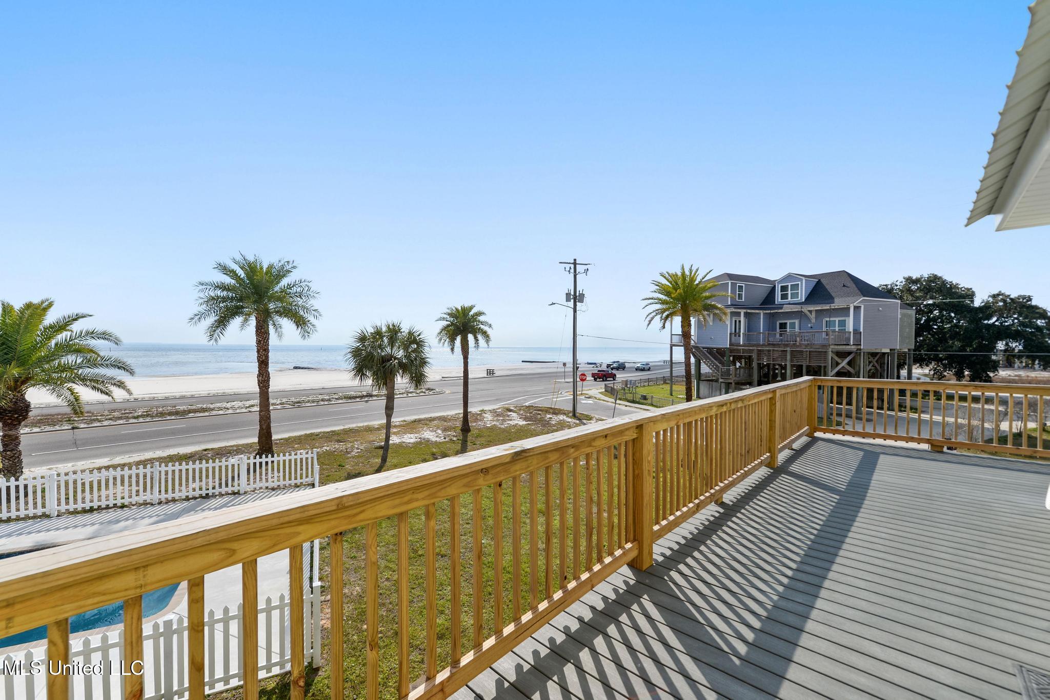 806 W Beach Boulevard Property Photo 2
