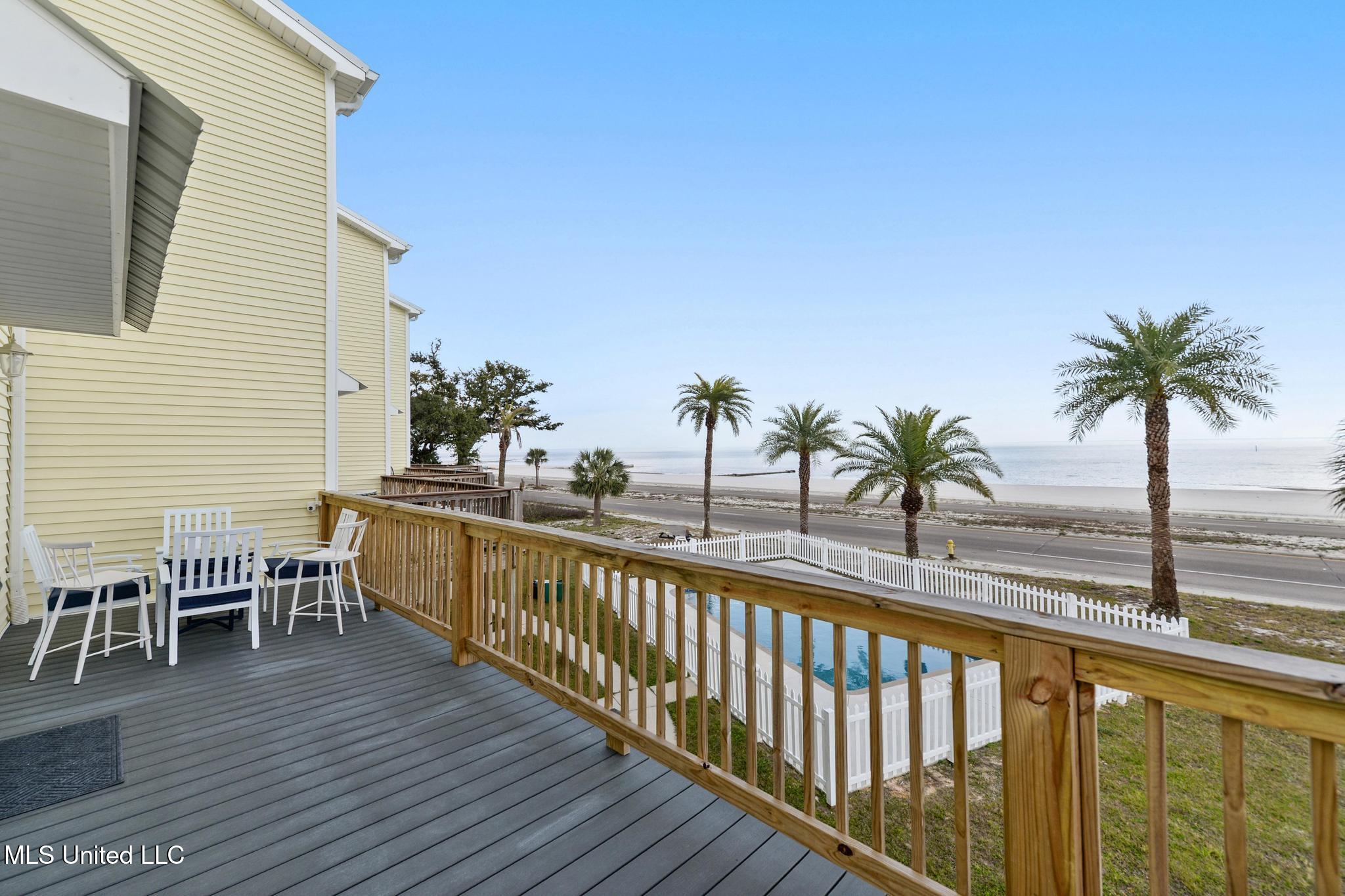 806 W Beach Boulevard Property Photo 3