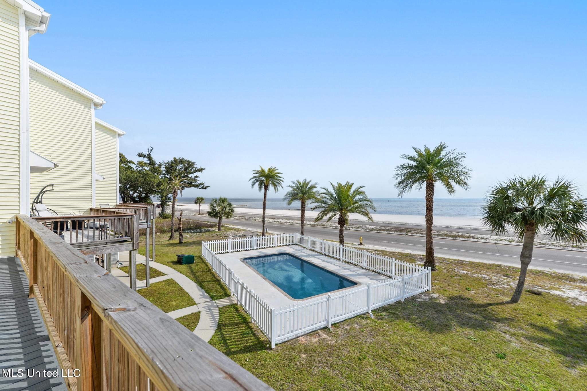 806 W Beach Boulevard Property Photo 4