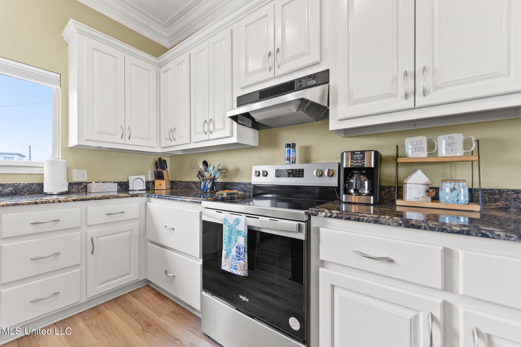 806 W Beach Boulevard Property Photo 12