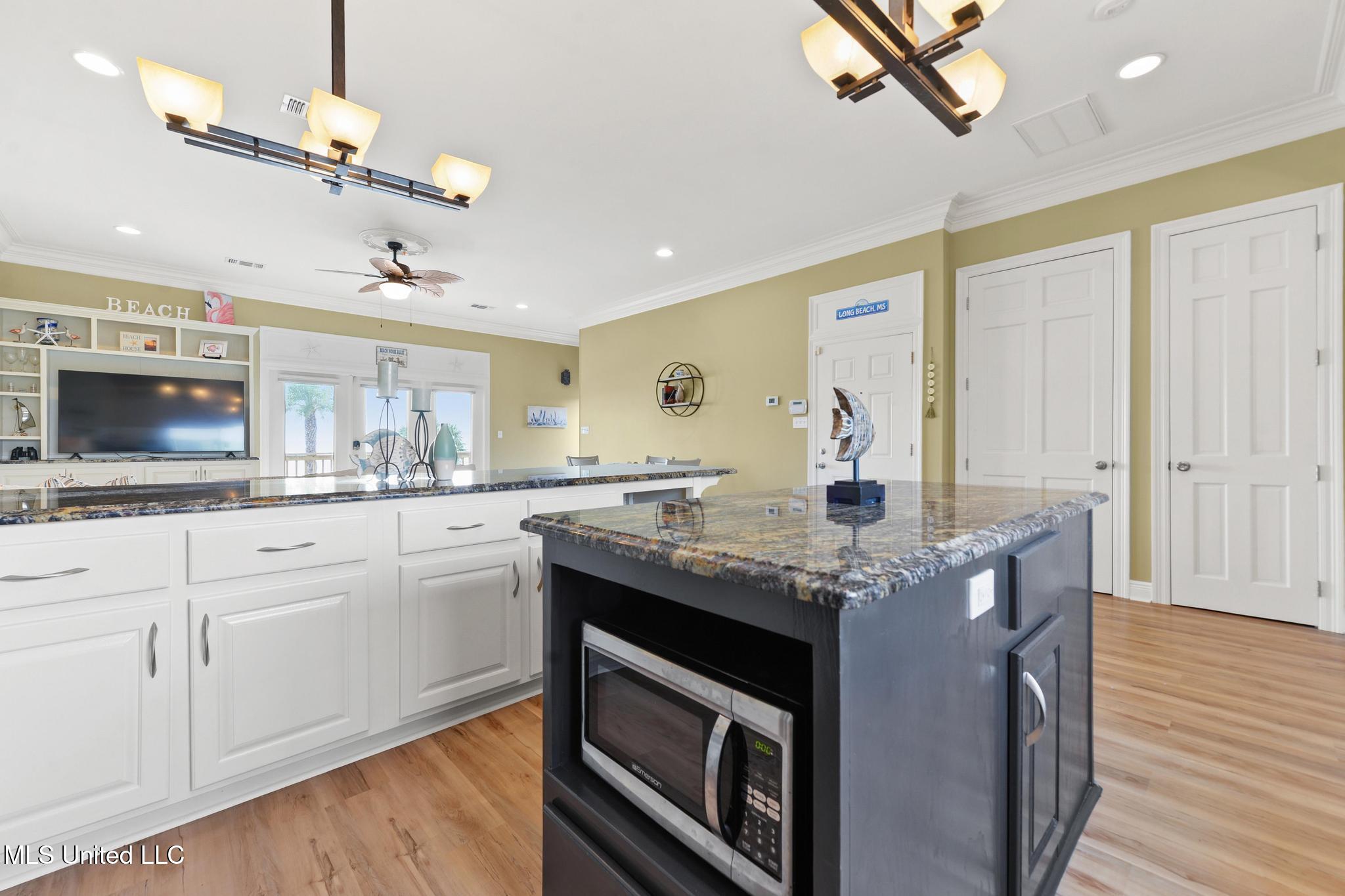 806 W Beach Boulevard Property Photo 13