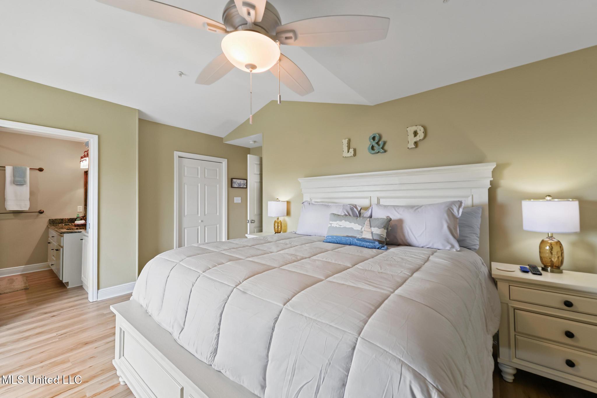 806 W Beach Boulevard Property Photo 16