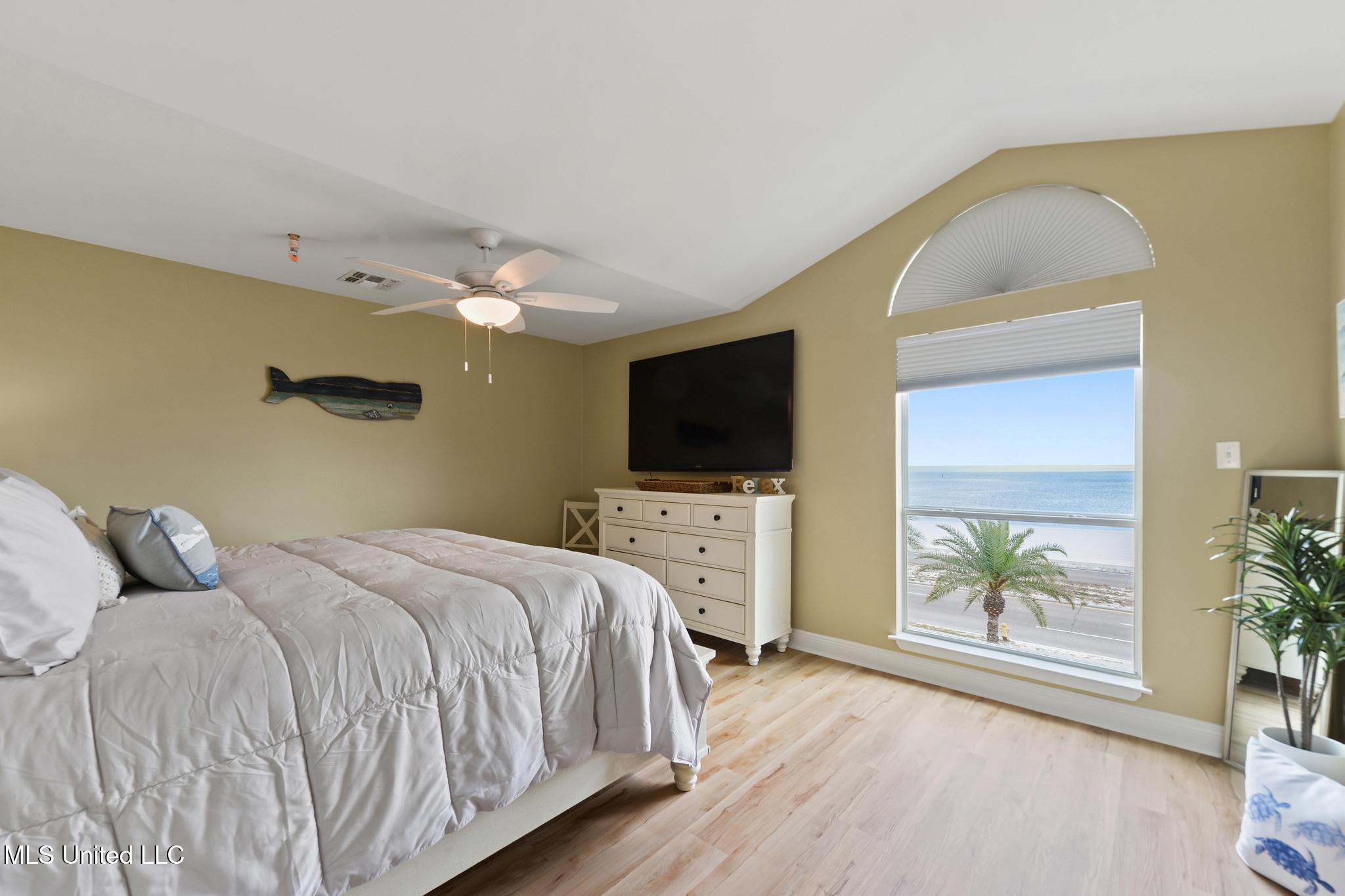806 W Beach Boulevard Property Photo 17