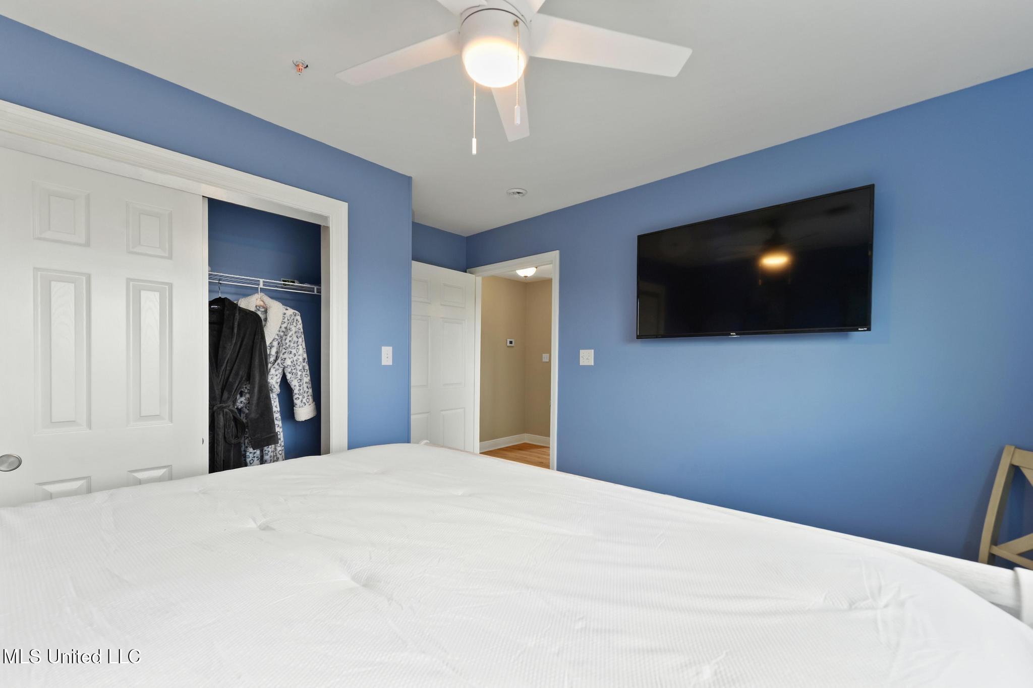 806 W Beach Boulevard Property Photo 20